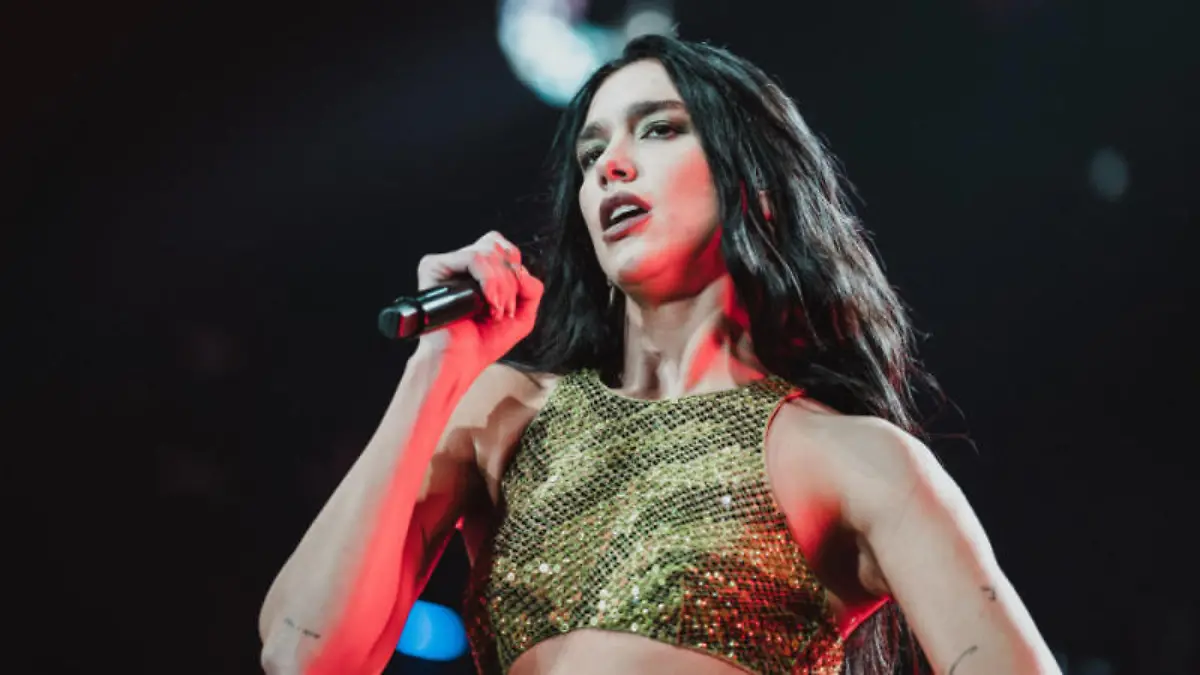 Dua Lipa fühlt sich chronisch unwürdig