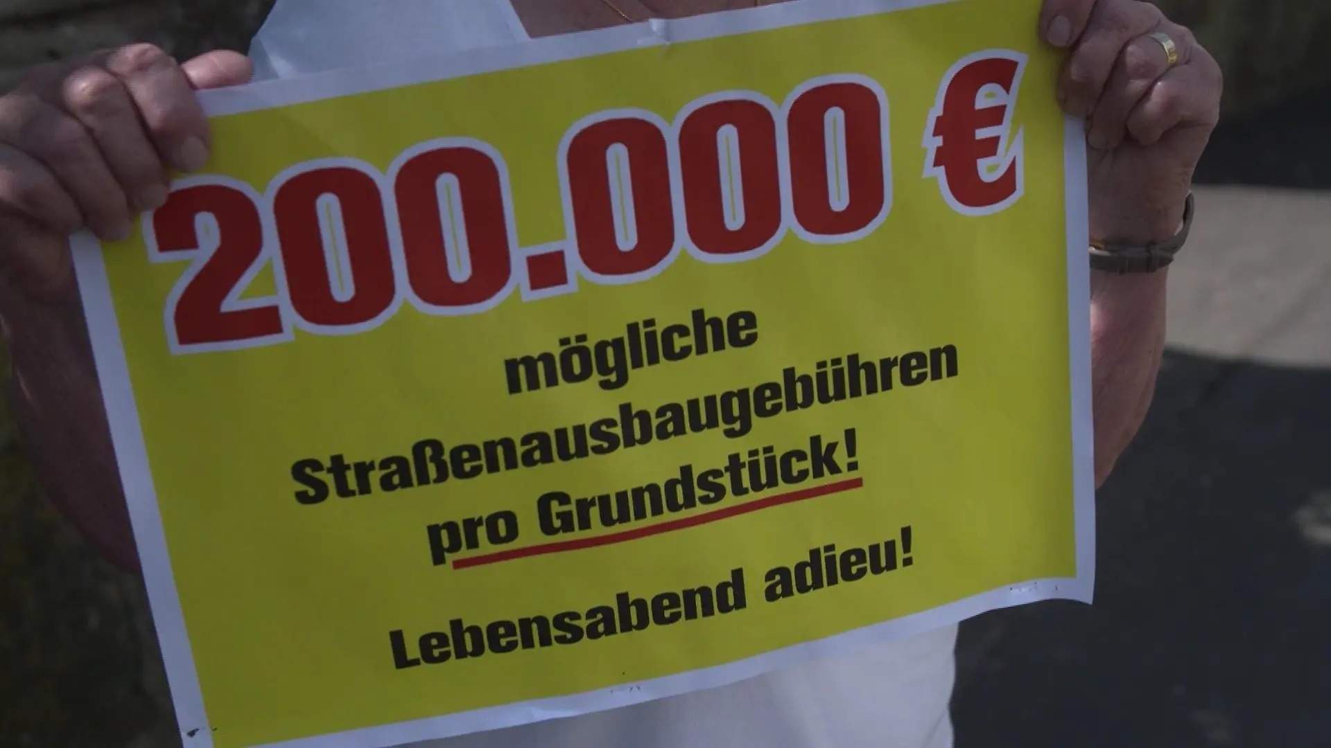 Anwohner des Philosophenwegs in Hannoversch Münden protestieren im Sommer gegen die Straßenausbaubeiträge.