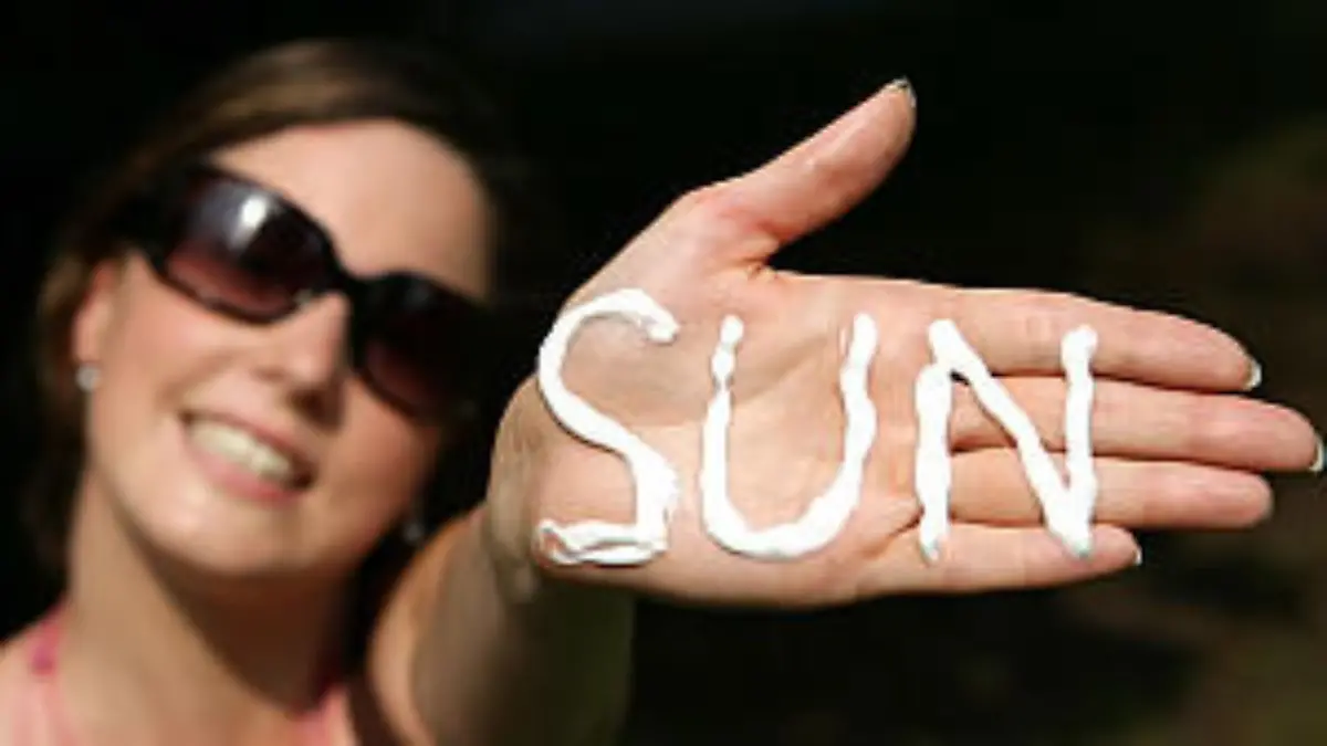 Unter den besten fünf Sonnencremes, die im Schnitt rund 2 Euro pro 100 Milliliter kosten, findet sich auch die billigste.