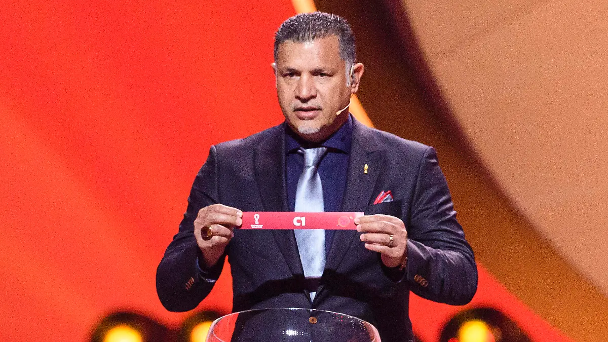 01.04.2022, FIFA-Fussball-WM 2022 Katar Endrunden-Auslosung in Doha Katar, im Doha Exhibition Center DECC, Ali Daei Iran *** 01 04 2022, FIFA World Cup 2022 Qatar Final Draw in Doha Qatar , at Doha Exhibition Center DECC , Ali Daei Iran PUBLICATIONxINxGERxONLY