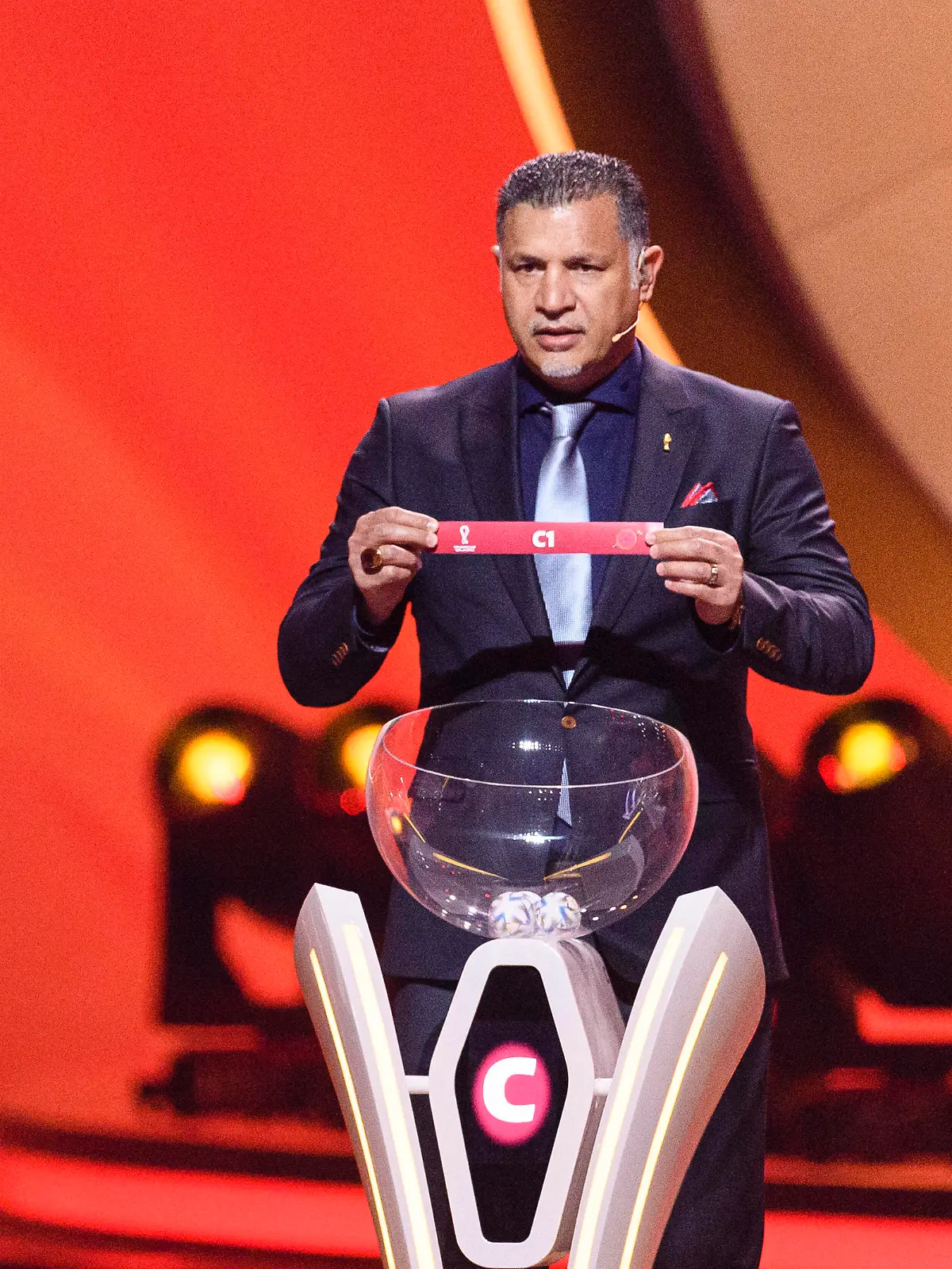  01.04.2022, FIFA-Fussball-WM 2022 Katar Endrunden-Auslosung in Doha Katar, im Doha Exhibition Center DECC, Ali Daei Iran *** 01 04 2022, FIFA World Cup 2022 Qatar Final Draw in Doha Qatar , at Doha Exhibition Center DECC , Ali Daei Iran PUBLICATIONxINxGERxONLY