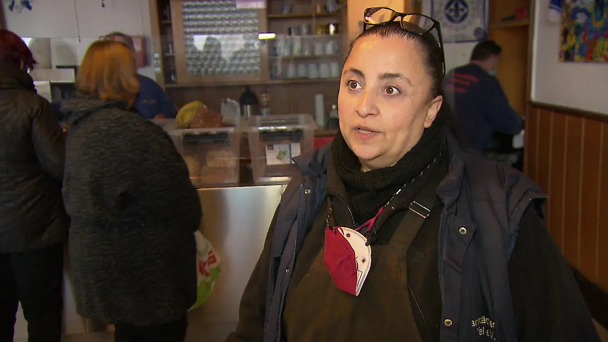 Serpil Özgen, ehrenamtliche Helferin Tafel Darmstadt.