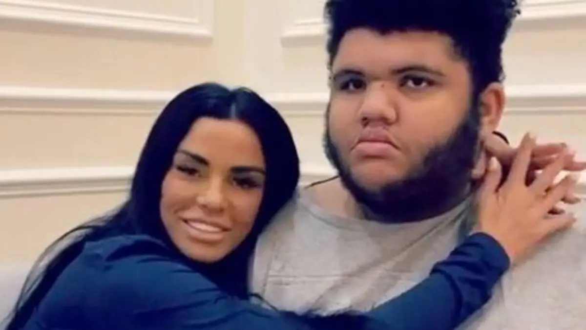 Katie Price mit ihrem Sohn Harvey.