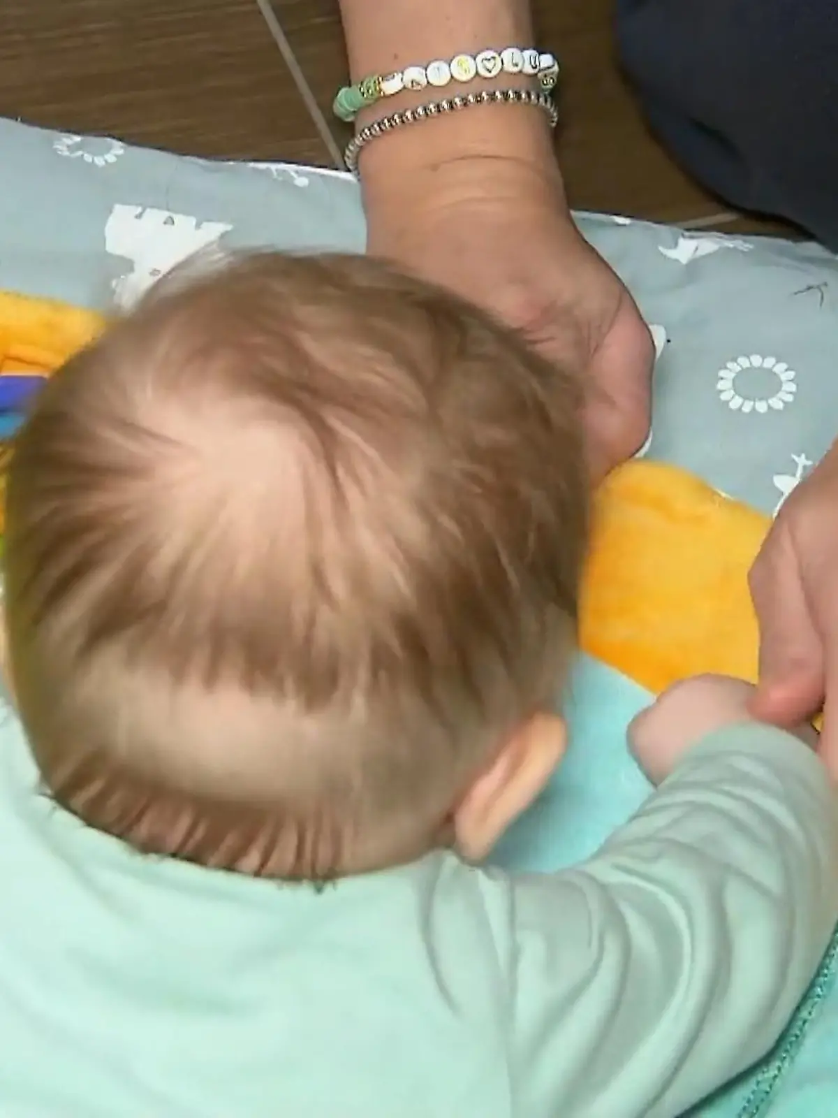 Bild zu: "Kein Bett für krankes Baby"