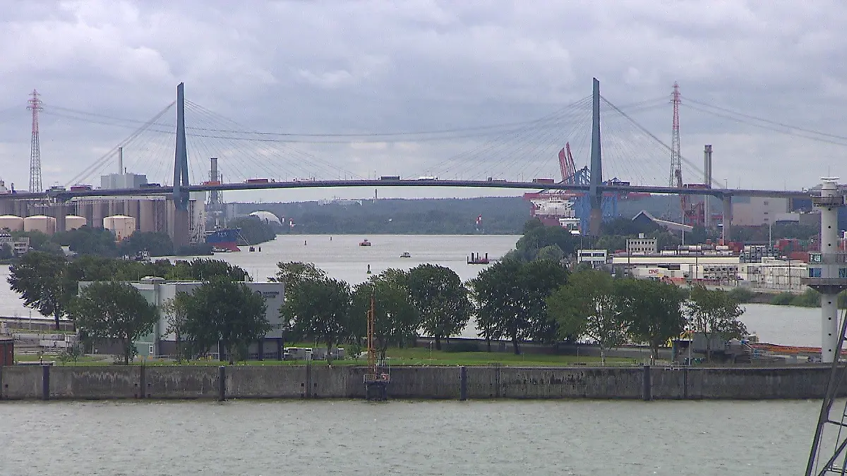Mit 3.618 Metern ist die Köhlbrandbrücke die zweitlängste Straßenbrücke Deutschlands.