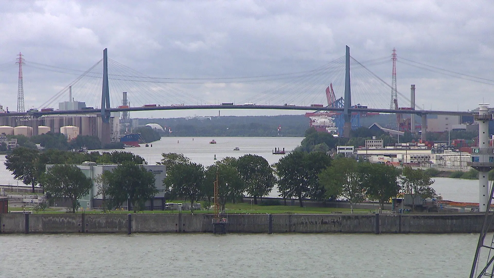 Mit 3.618 Metern ist die Köhlbrandbrücke die zweitlängste Straßenbrücke Deutschlands.