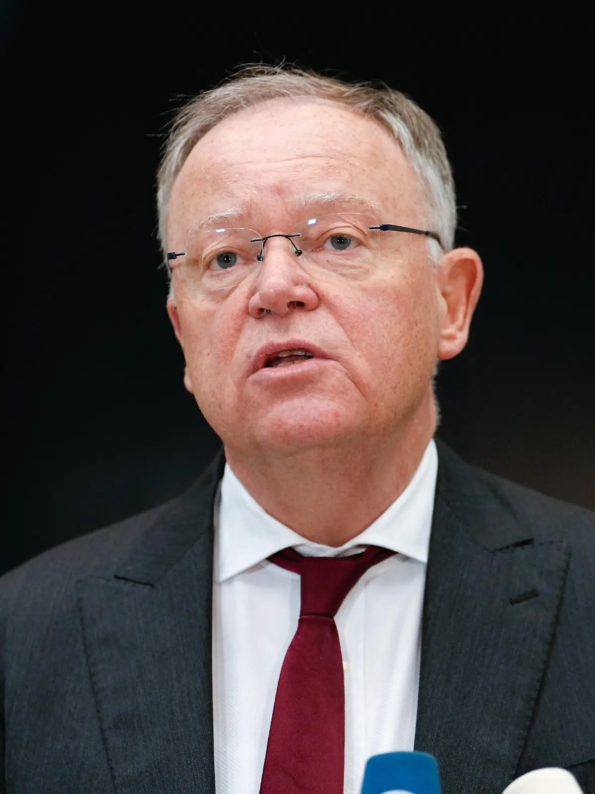  Sondersitzung des Deutschen Bundesrat Aktuell, 14.11.2022, Berlin, Ministerpraesident Stephan Weil SPD von Niedersachsen im Portrait bei Ankunft im Bundesratsgebaeude im Rahmen der 1027.Sitzung im Bundesrat in Berlin Berlin Berlin *** Special session of the German Bundesrat Current, 14 11 2022, Berlin, Prime Minister Stephan Weil SPD of Lower Saxony in portrait upon arrival at the Bundesrat building during the 1027 session in the Bundesrat in Berlin Berlin