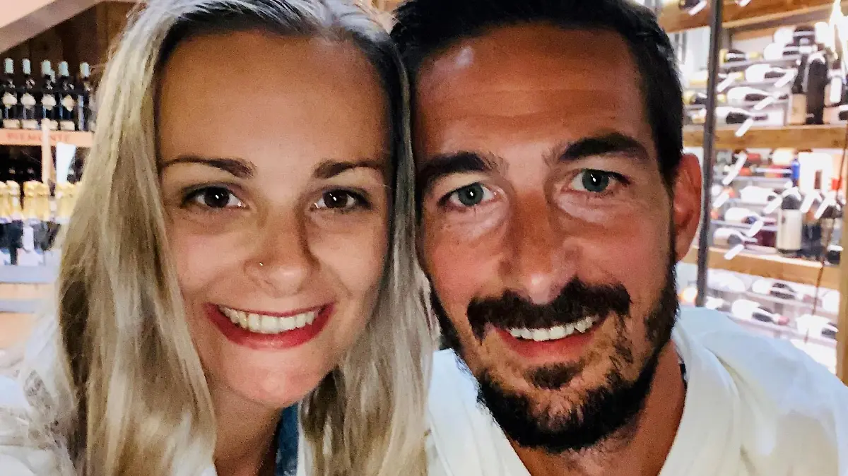 Theresa und Christoph wollen den Schaden in ihrem Badezimmer behoben sehen.