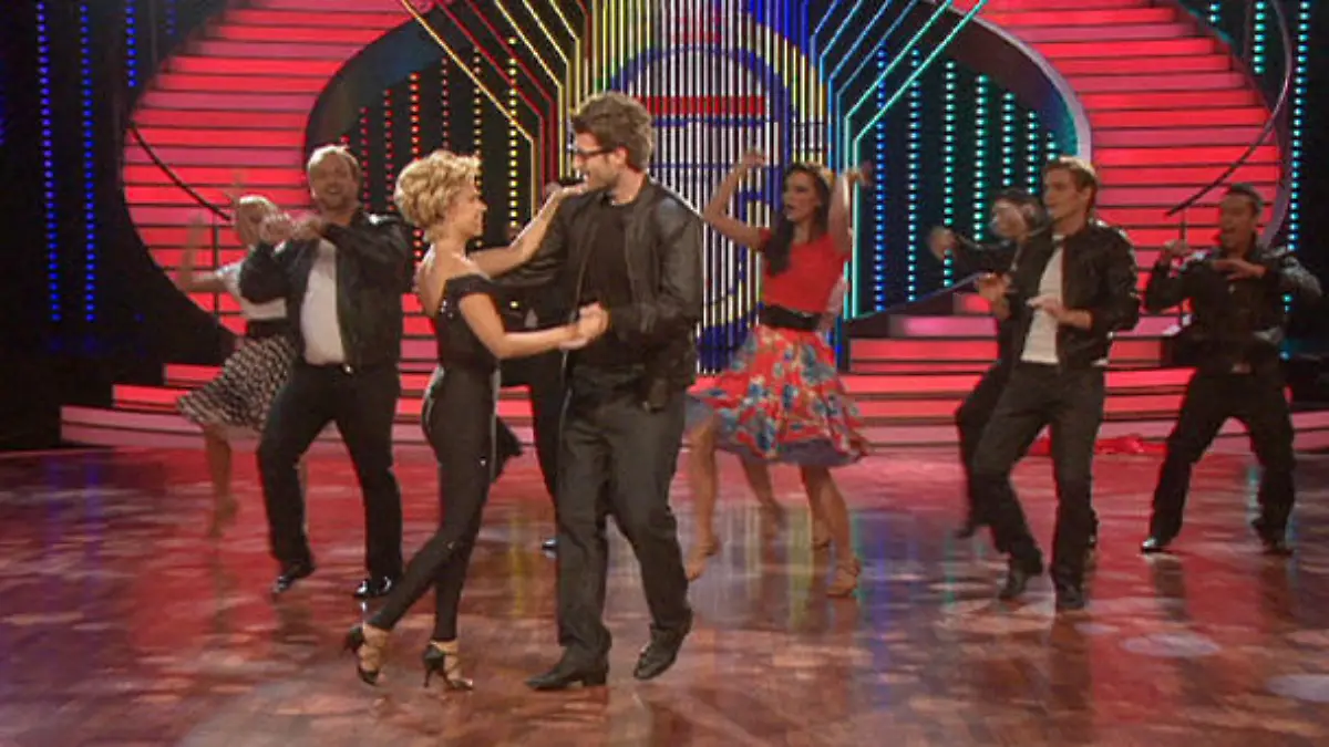 Sylvie und Daniel tanzen zum Grease-Medley Let’s Dance: 6. Liveshow (2011)