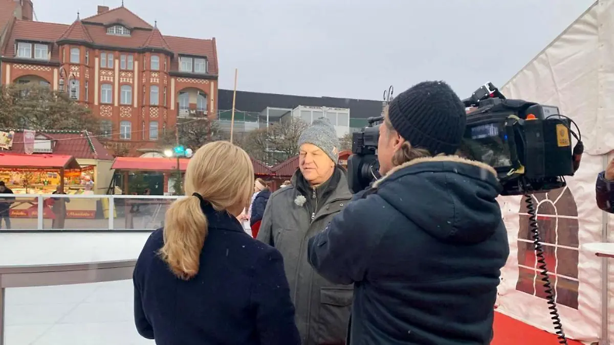 RTL-Reporterin Nadine to Roxel im Gespräch mit Michael Kilian