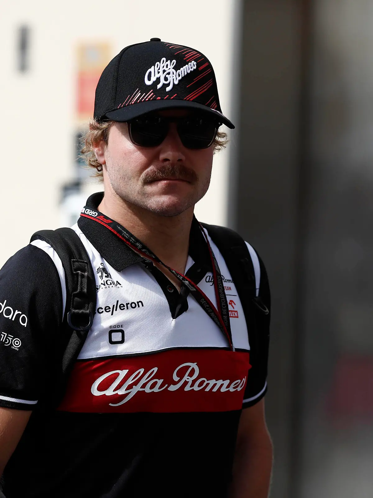  Formula 1 2022: Abu Dhabi GP YAS MARINA CIRCUIT, UNITED ARAB EMIRATES - NOVEMBER 20: Valtteri Bottas, Alfa Romeo F1 Team arrives at track during the Abu Dhabi GP at Yas Marina Circuit on Sunday November 20, 2022 in Abu Dhabi, United Arab Emirates. Photo by Carl Bingham / LAT Images Images PUBLICATIONxINxGERxSUIxAUTxHUNxONLY GP2222_083450_X4I0830
