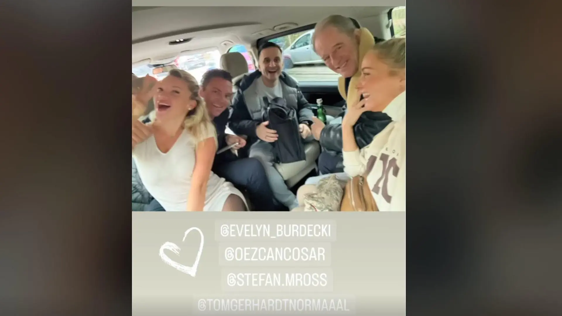 Janine Kunze teilt Foto von der Promi-Truppe in Warschau. Auch hier wirken Evelyn und Stefan sehr vertraut und eng miteinander.