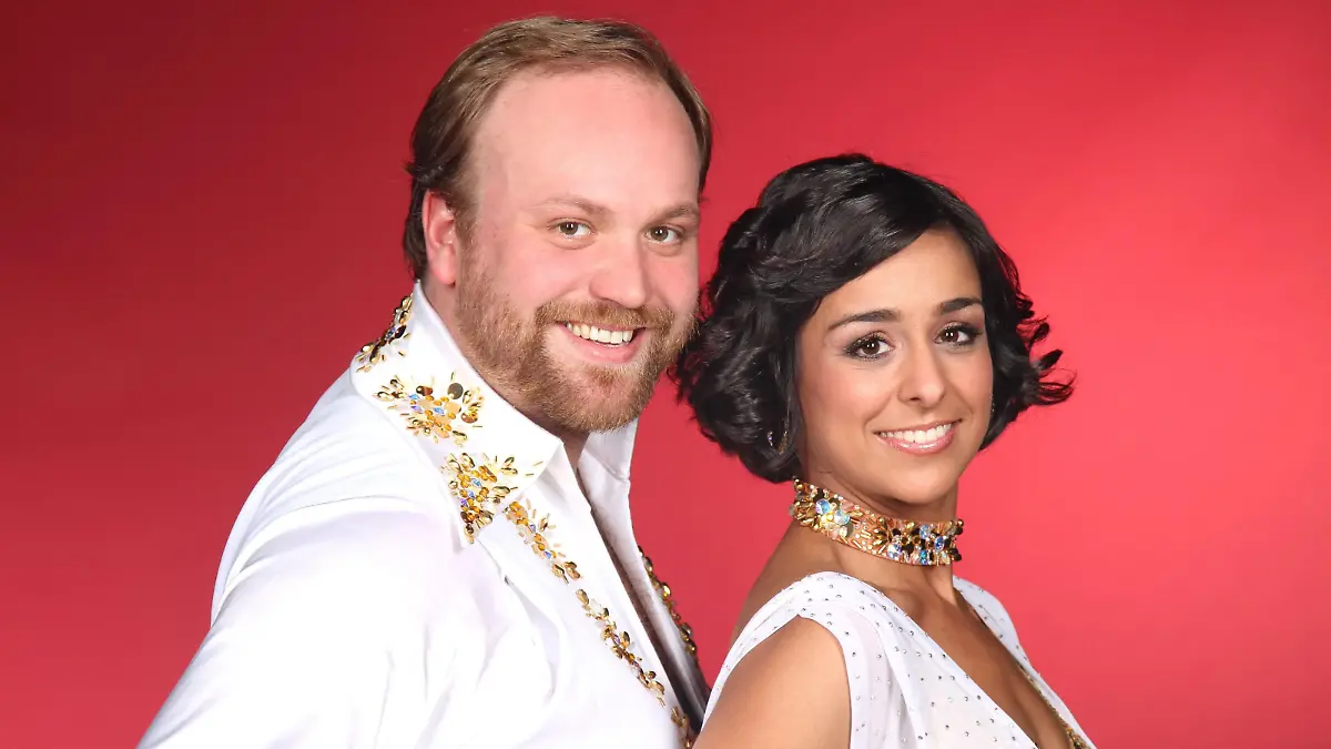 Schauspieler Moritz A. Sachs (32), der Klausi Beimer aus der "Lindenstraße", tanzt mit der Profitänzerin Melissa Ortiz-Gomez (28) aus Freiburg um den Titel "Dancing Star 2011"
