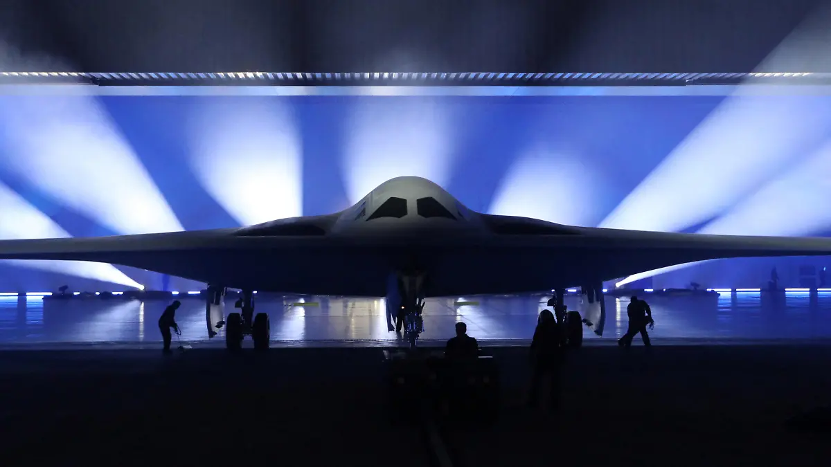 Northrop Grumman unveils the B-21 Raider, a new high-tech stealth bomber developed for the U.S. Air Force, during an event in Palmdale, California, U.S., December 2, 2022.  REUTERS/David Swanson