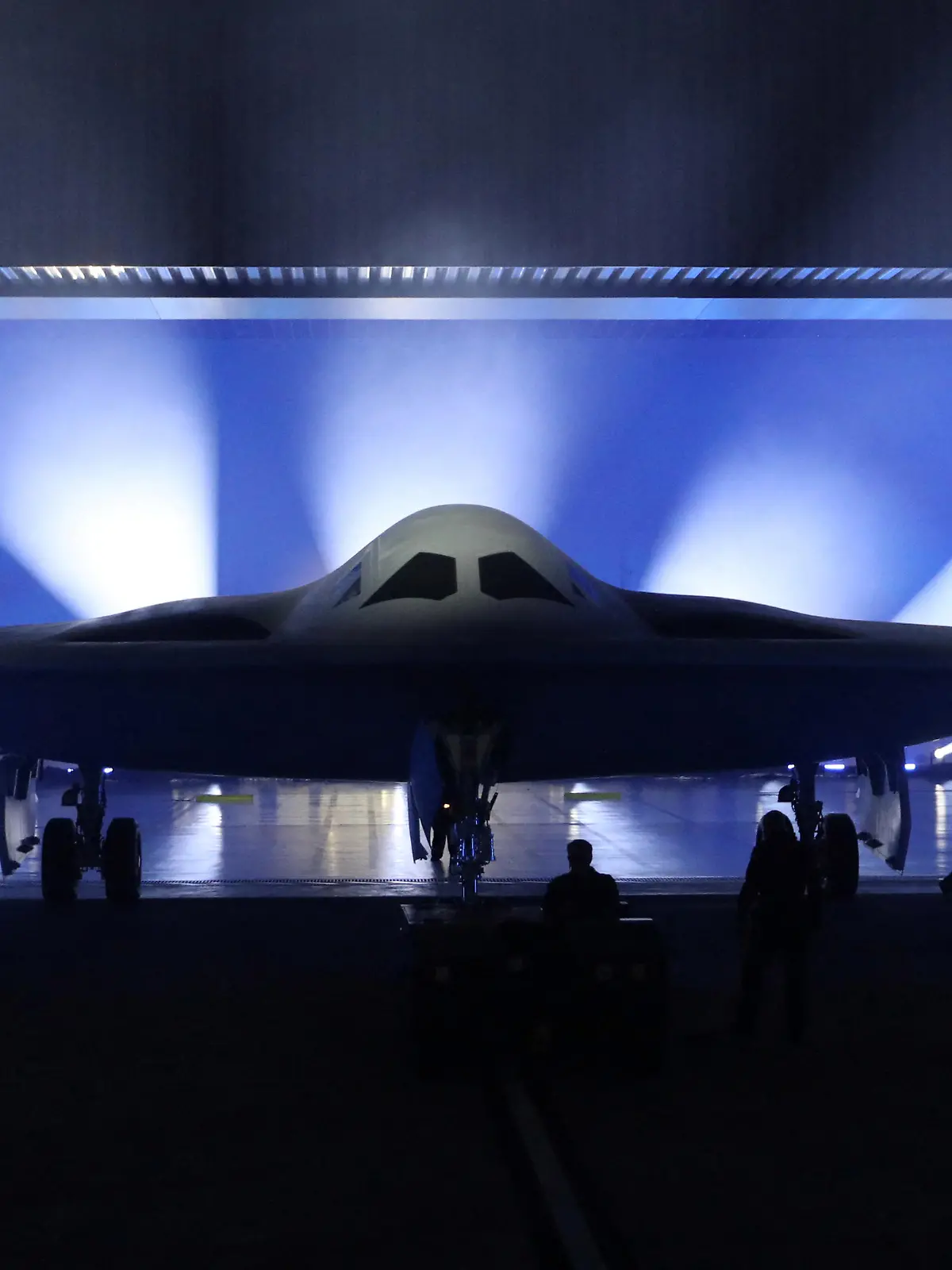 Northrop Grumman unveils the B-21 Raider, a new high-tech stealth bomber developed for the U.S. Air Force, during an event in Palmdale, California, U.S., December 2, 2022.  REUTERS/David Swanson
