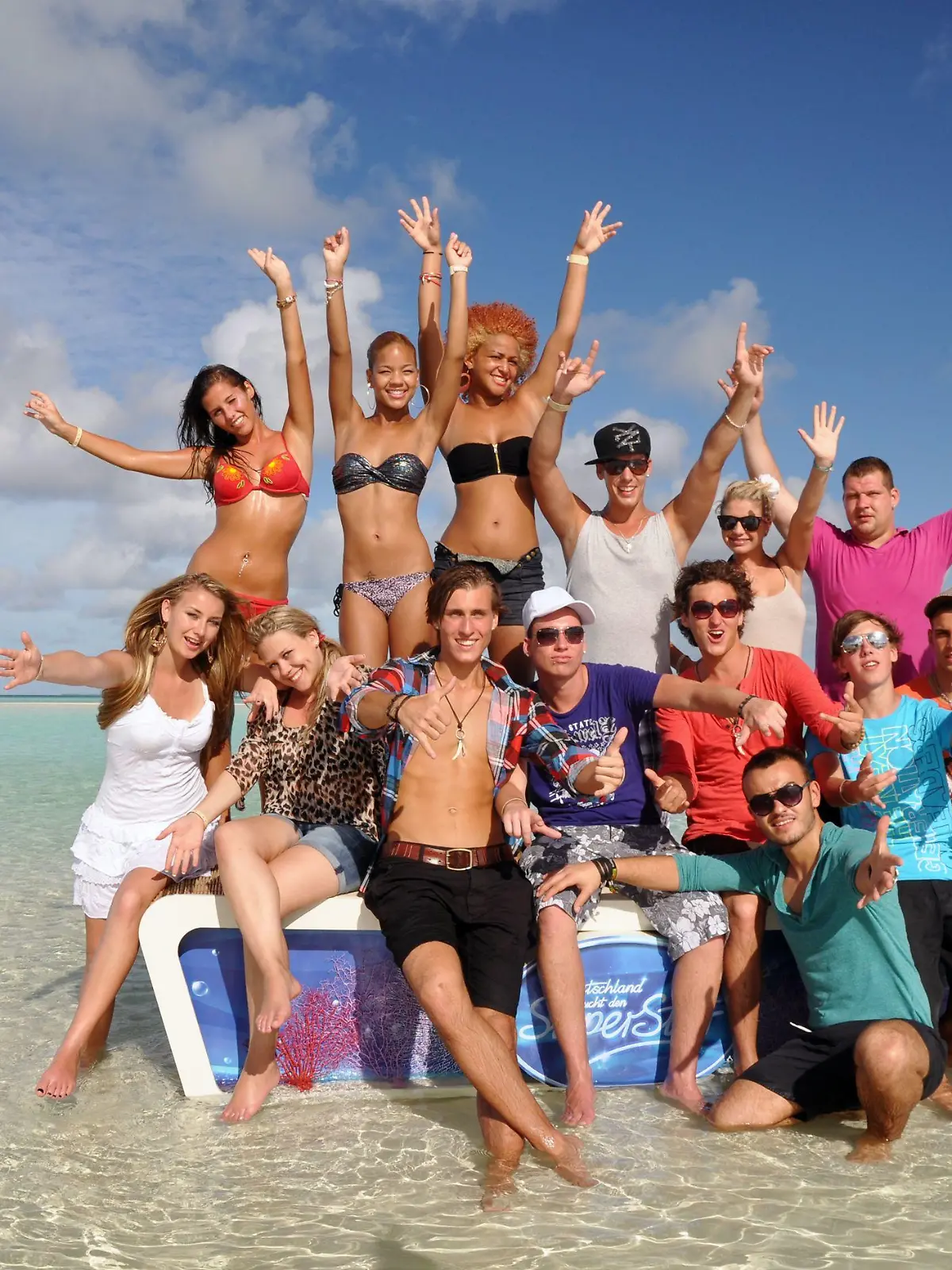hintere Reihe v.li.: Sarah Engels (18), Zazou Mall (25), Awa Corrah (18), Norman Langen (25), Nicole Kandziora (17) und Marvin Cybulski. vordere Reihe v.li.: Anna-Carina Woitschack (18), Nina Richel (17), Felix Hahnsch (18), Mike Müller (24), Marco Angelini (26), Ardian Bujupi (19), Sebastian Wurth (16), Pietro Lombardi (18), Christopher Schwab (18), Nicole Kandziora (17) und Marvin Cybulski (29).