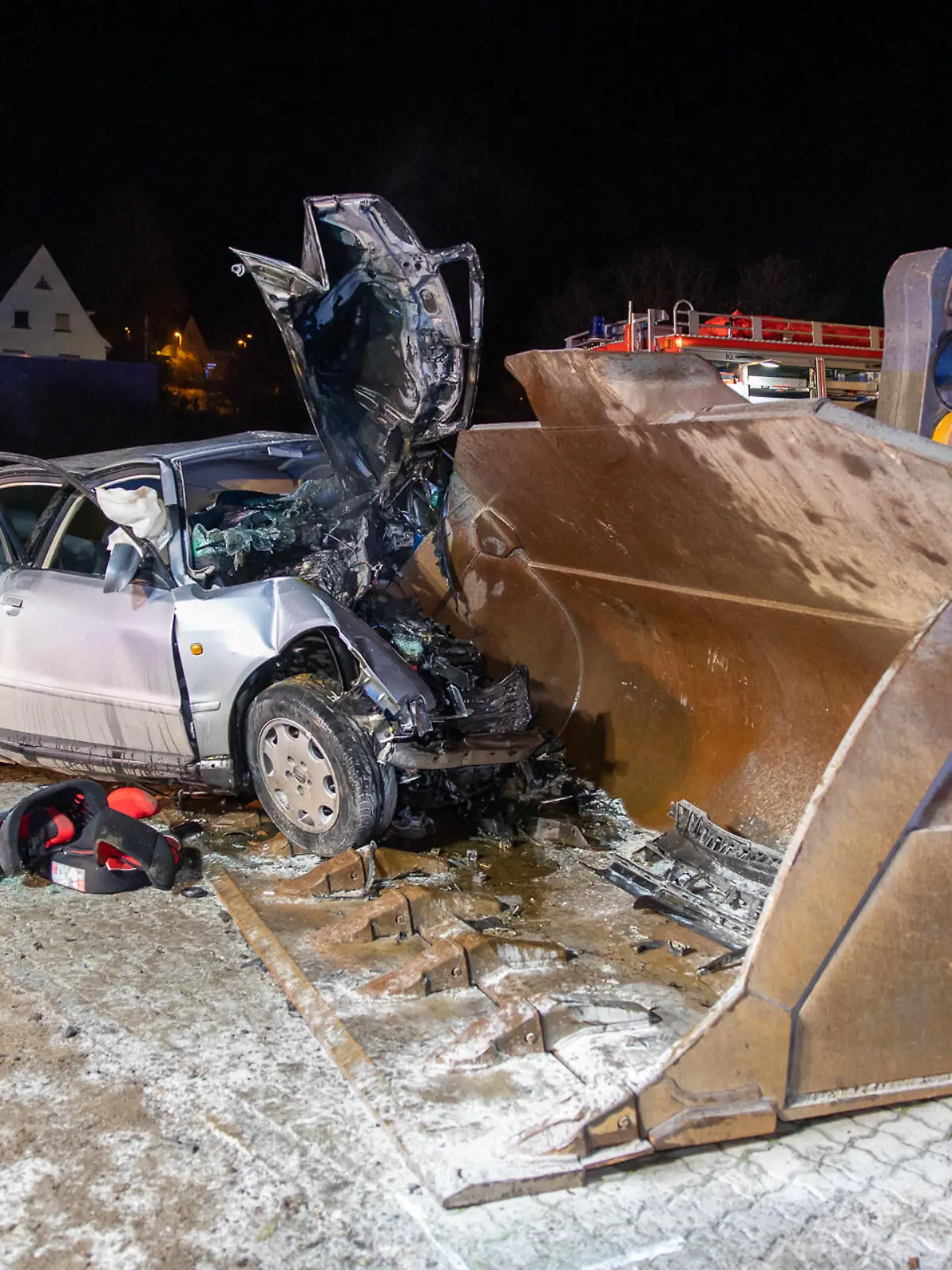 Schwerer Unfall in Biebergmünd auf der B276. Vier Personen schwer verletzt, darunter zwei Kinder.