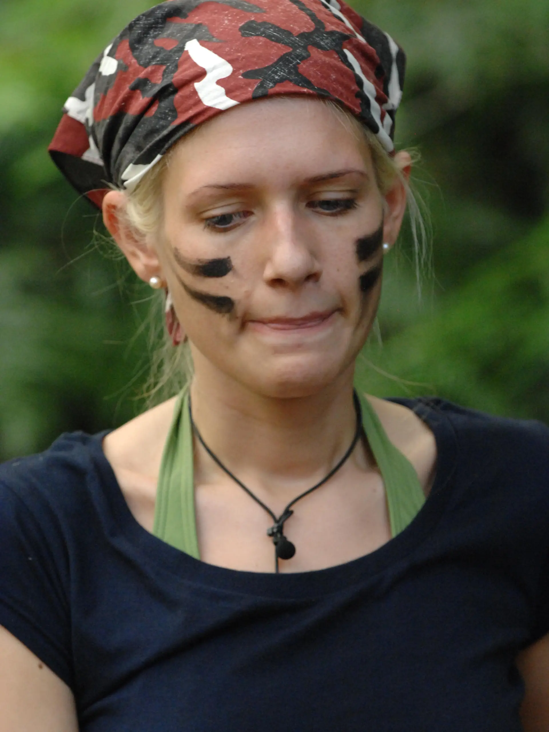 Tag 07 - Dschungelprüfung 07 "Raus aus den Mulden": Die Zuschauer haben entschieden, dass Sarah Knappik das fünfte Mal in Folge zur Dschungelprüfung antreten darf. Nachdem Sonja und Dirk ihre Aufgabe erklärt haben und fragen, ob sie die Prüfung antreten will antwortet Sarah: "Nein, ich möchte die Prüfung ablehnen." # Foto: RTL / Stefan MenneVerwendung des Bildes für Online-Medien ausschließlich mit folgendem Hinweis und Verlinkung: Alle Infos zu "Ich bin ein Star - Holt mich hier raus!" im Special bei RTL.de [LINK]: http://www.rtl.de/tv/ibes.phpNUR ZUR EINMALIGEN VERÖFFENTLICHUNG ! KEINE WEITERGABE AN DRITTE ! KEINE VERWENDUNG NACH DEM 17.02.2011 !! KEINE ARCHIVIERUNG !Suchbegriff: Dschungelcamp