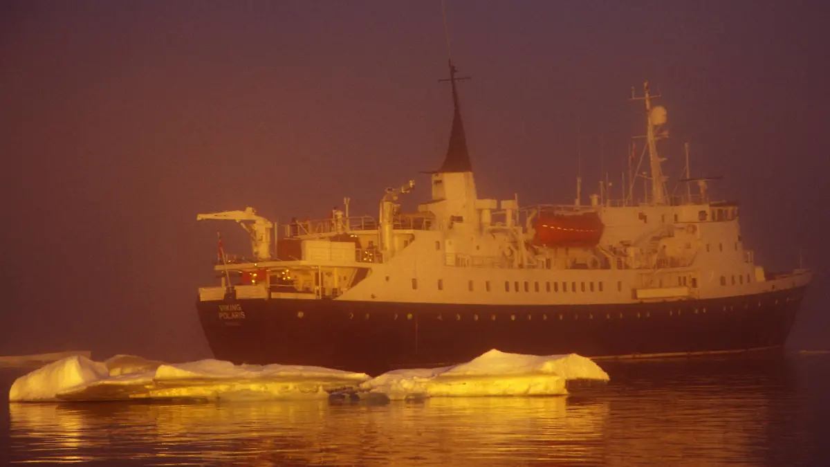 Mitternachtssonne im Packeis, MS Viking Polaris, Daenemark, Groenland, Avannaarsua, Kane Becken | midnight sun in the pack ice, Ms Viking Polaris