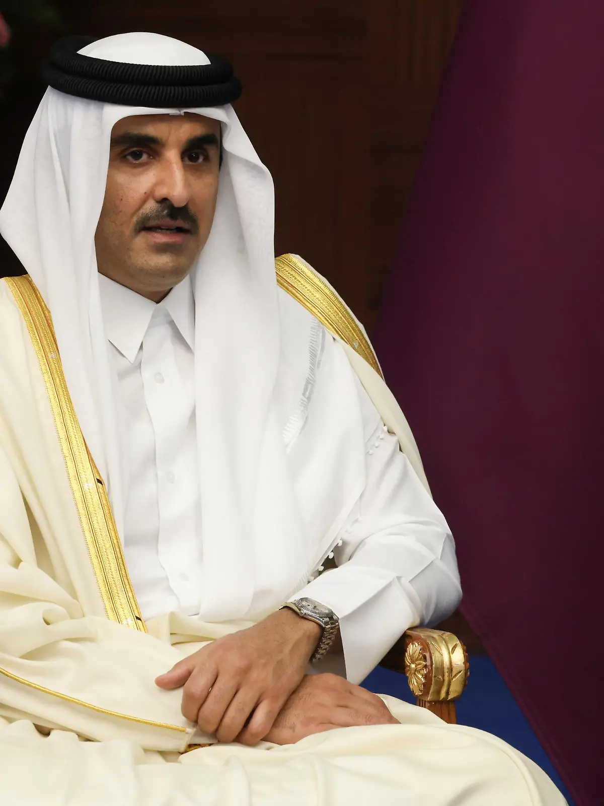 DIESES FOTO WIRD VON DER RUSSISCHEN STAATSAGENTUR TASS ZUR VERFÜGUNG GESTELLT. [Kazakhstan. Astana. OCTOBER 13, 2022. Emir of Qatar Tamim bin Hamad Al Thani is seen during a meeting with Russia's President Putin on the sidelines of the 6th summit of the Conference on Interaction and Confidence-Building Measures in Asia (CICA) at Independence Palace in Astana.. Vyacheslav Prokofyev/TASS]