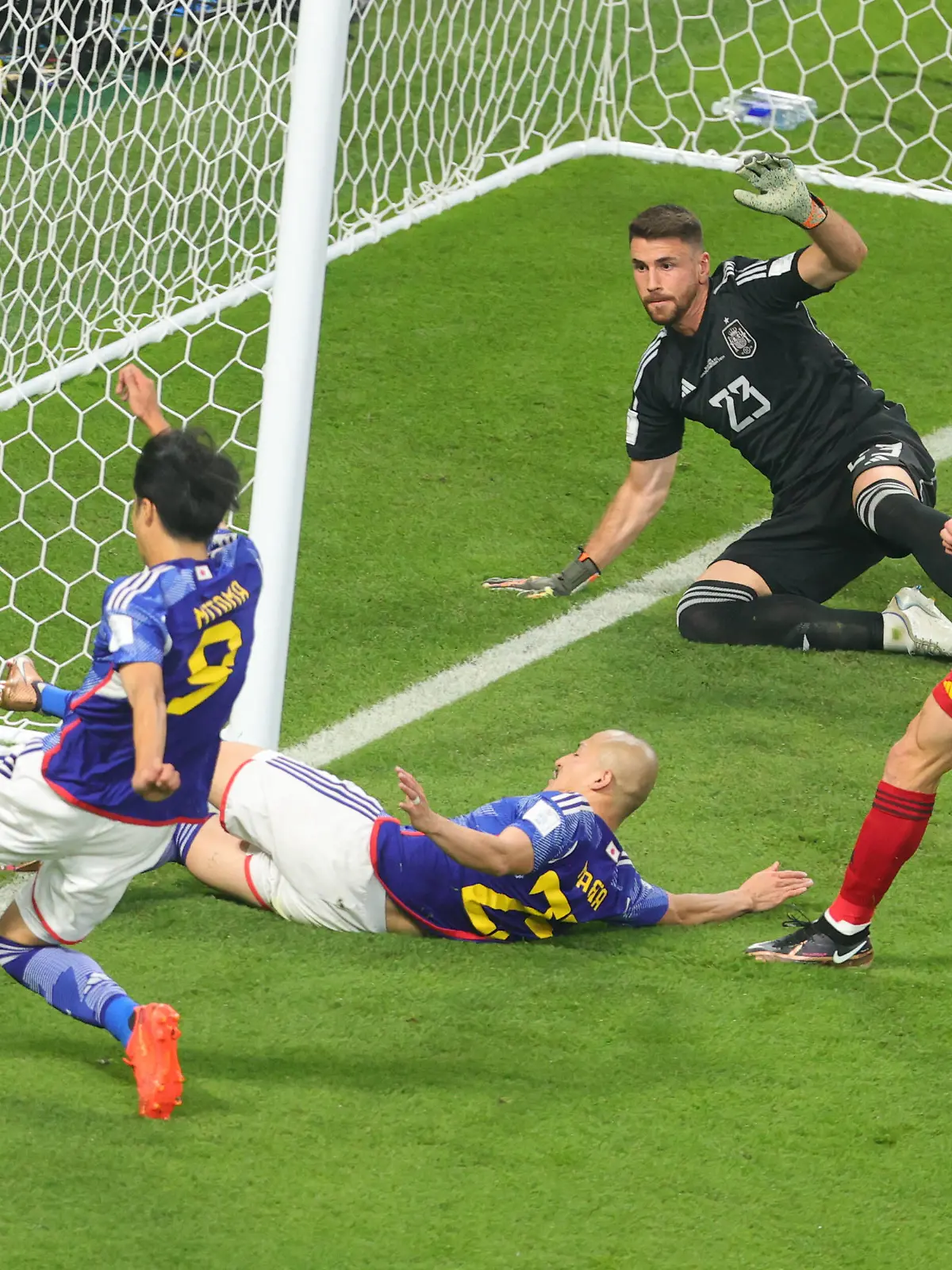 Kaoru Mitoma of Japan kicks the ball in play leading to Ao Tanaka of Japan scoring a goal after a VAR decision during the FIFA World Cup, WM, Weltmeisterschaft, Fussball Qatar 2022 match between Japan and Spain at Khalifa International Stadium, Doha, Qatar on 1 December 2022. PUBLICATIONxNOTxINxUK Copyright: xPeterxDovganx 34820021 