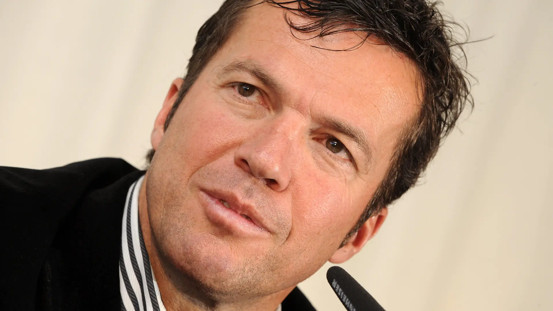 ARCHIV - Lothar Matthäus aufgenommen in der Sportschule Oberhaching bei München (Oberbayern) (Archivfoto vom10.03.2008). Matthäus kennt Bayern München und Inter Mailand aus dem Effeff. Gut 16 Jahre hat der Fußball- Weltmeister von 1990 für seine Lieblingsclubs gekickt, das Champions League-Finale am Samstag im legendären Bernabeu Stadion in Madrid wird er vor Ort verfolgen. Foto: Peter Kneffel dpa (zu dpa KORR: "Duell der Ex-Clubs: Matthäus tippt 2:1 für Bayern" vom 19.05.2010) +++(c) dpa - Bildfunk+++