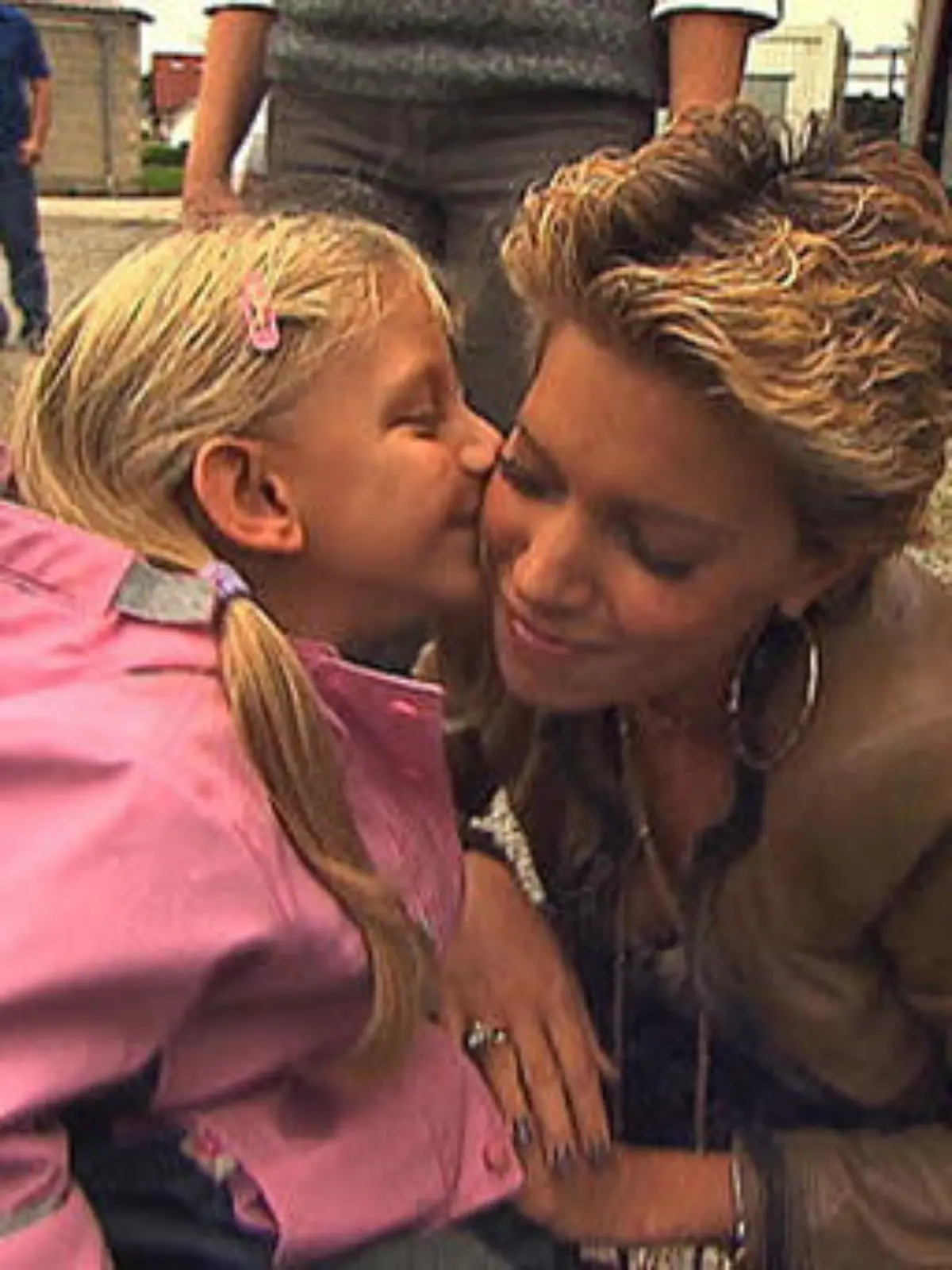 Bild zu: "Sylvie van der Vaart hilft der kleinen Leonie"