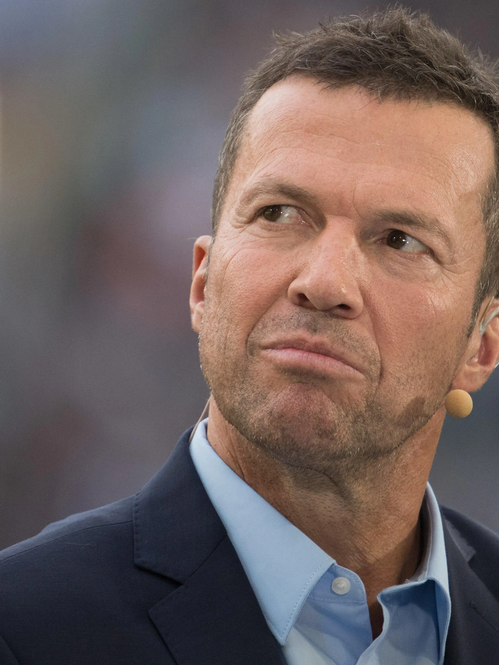 ARCHIV - 15.09.2018, Nordrhein-Westfalen, Mönchengladbach: Rekord-Nationalspieler und Fußball-Experte Lothar Matthäus am Spielfeldrand. (zu dpa: «Matthäus nominiert seine perfekte WM-Elf: Nur ein Deutscher dabei») Foto: Federico Gambarini/dpa +++ dpa-Bildfunk +++