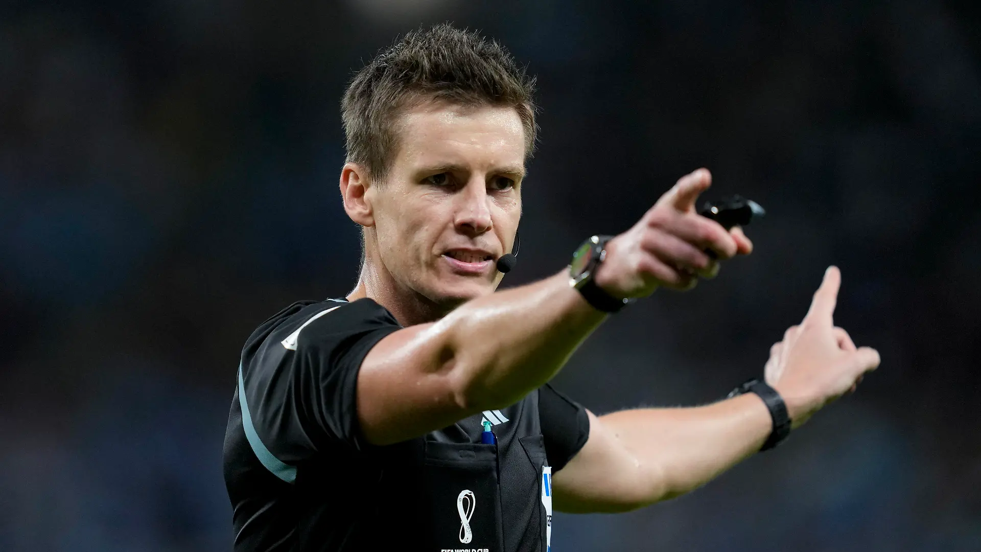 Referee Daniel Siebert, of Germany, admonishes a player during a World Cup group H soccer match between Uruguay and Ghana at the Al Janoub Stadium in Al Wakrah, Qatar, Friday, Dec. 2, 2022. (AP Photo/Darko Vojinovic)
