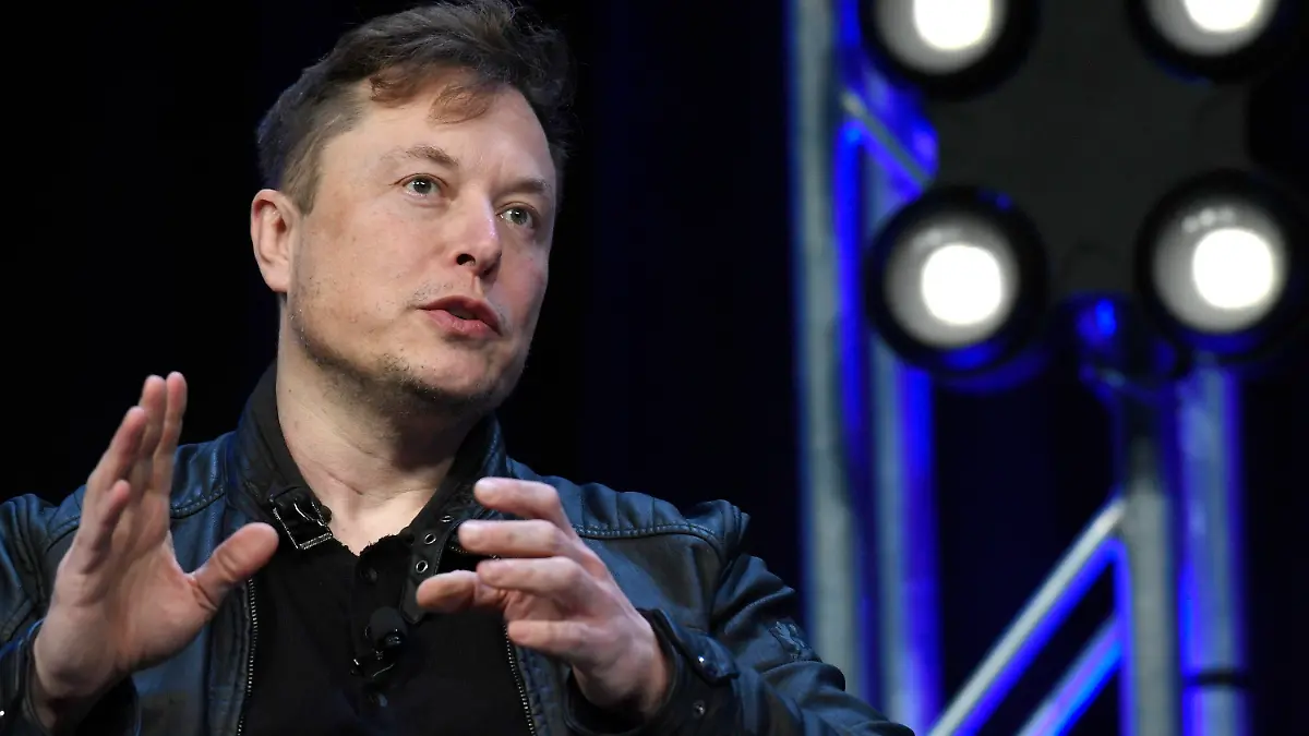 ARCHIV - 10.03.2020, USA, Washington: Elon Musk, Vorstandsvorsitzende von Tesla und SpaceX, spricht auf der Satellite Conference and Exhibition in Washington. (Zu dpa "Musk greift Apple mit Tweet-Serie an") Foto: Susan Walsh/AP/dpa +++ dpa-Bildfunk +++