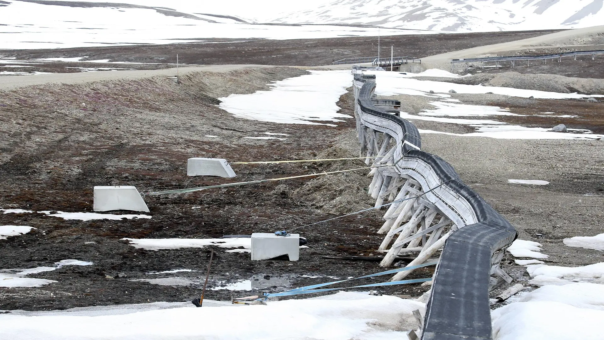 tauender Permafrost, Norwegen, Spitzbergen, Ny Alesund | thawing permafrost soil, Norway, Svalbard, Ny Alesund