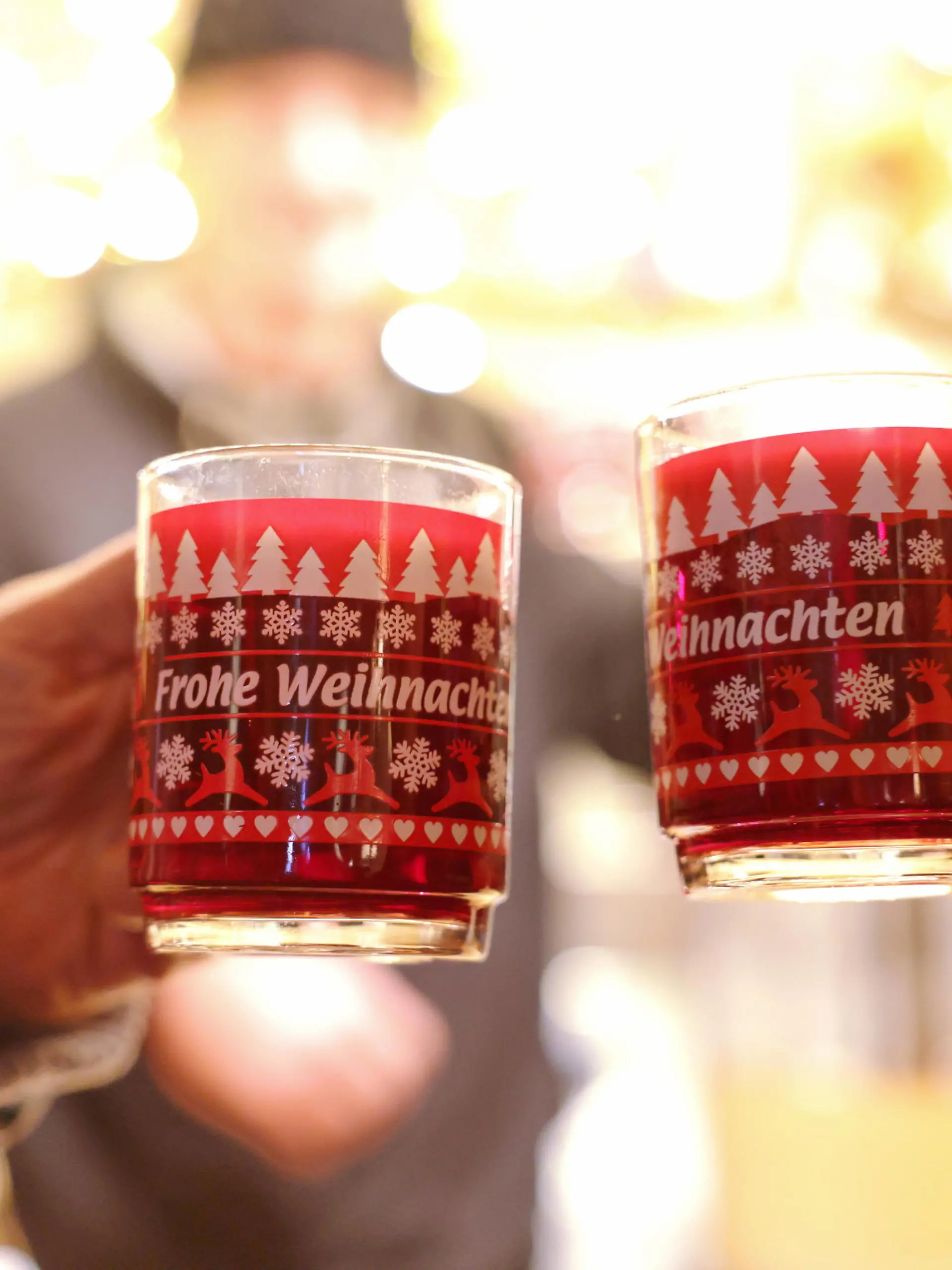 News Bilder des Tages Glühweinstand auf dem Bonner Weihnachtsmarkt am Friedensplatz Foto: Jörn Wolter *** Mulled wine stand at the Bonn Christmas market on Friedensplatz Photo Jörn Wolter