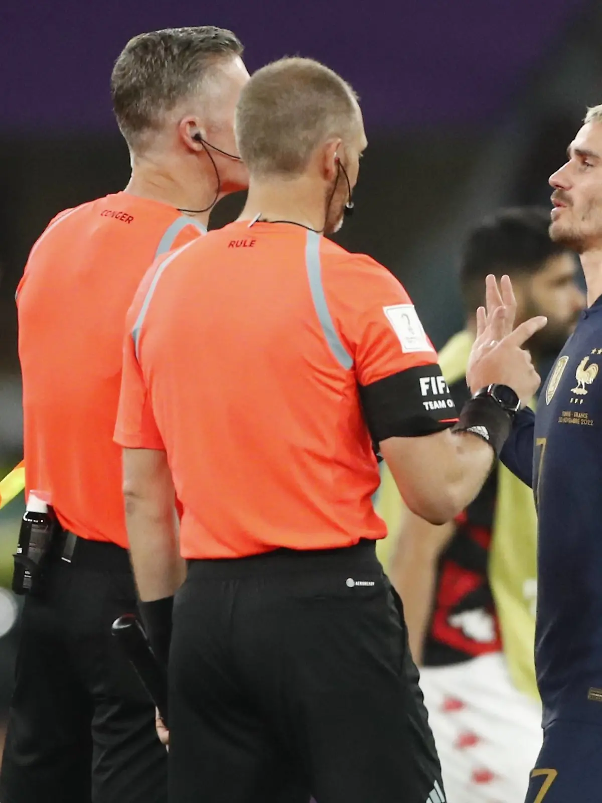RECORD DATE NOT STATED  FIFA World Cup, WM, Weltmeisterschaft, Fussball Qatar 2022 Tunisia vs France Referee Matthew Conger of Algeria and Antoine Griezmann of France during the game Tunisia vs France, Corresponding to Group D of the FIFA World Cup Qatar 2022, at Education City Stadium, Doha, on November 30, 2022. brbr I-D, Arbitro Matthew Conger de Argelia y Antoine Griezmann de Francia durante el partido Tunez vs Francia, correspondiente al Grupo D de la Copa Mundial de la FIFA Qatar 2022, en el Estadio de la Ciudad de la Educacion, Doha, el 30 de noviembre de 2022. DOHA DOHA QATAR PUBLICATIONxNOTxINxMEXxCHNxRUS Copyright: xAndresxPinax 20221130_16580 