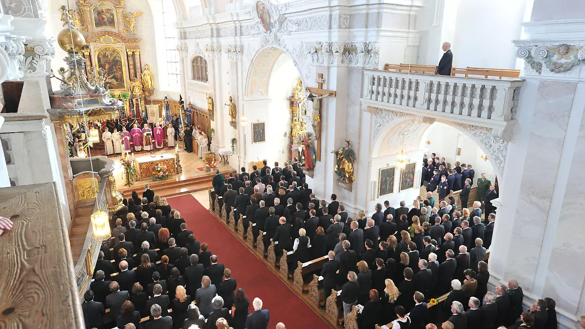 In der Kirche in Waging am See (Obebayern) findet am Samstag (21.08.2010) die Trauerfeier für den vergangenen Mittwoch (18.08.2010) verstorbenen Grünen-Politiker Sepp Daxenberger statt. Daxenberger war nur drei Tage nach dem Krebstod seiner Frau ebenfalls einem langjährigen Krebsleiden erlegen. Foto: Rolf Pross, Bayerischer Landtag dpa/lby (Achtung Redaktionen: Nur zur redaktionellen Verwendung bei vollständiger Nennung der Quelle "Rolf Pross, Bayerischer Landtag") +++(c) dpa - Bildfunk+++