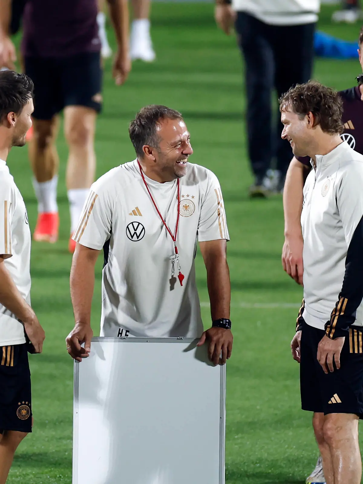 Sport Bilder des Tages Germany s head coach Hansi Flick 2nd-L, front leads his national team, Nationalteam s training session in Doha, Qatar, 25 November 2022. Germany is to face Spain on 27 November in their group E s second match within FIFA World Cup, WM, Weltmeisterschaft, Fussball 2022. Germany s training session ACHTUNG: NUR REDAKTIONELLE NUTZUNG PUBLICATIONxINxGERxSUIxAUTxONLY Copyright: xALBERTOxESTEVEZx EVE947 20221125-122da78e764c8848c1e74d35c890ee66bc83fed0