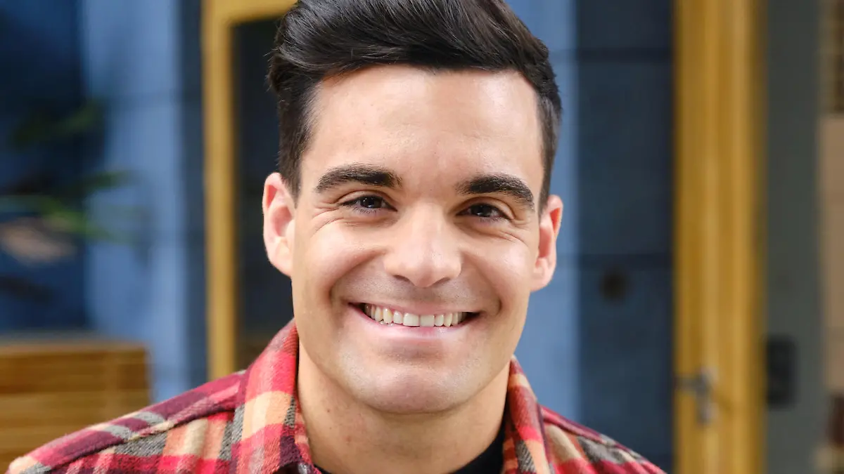 Food-Blogger Stefano Zarrella feiert sein Schauspiel-Debüt bei "Unter uns" in der Schillerstraße