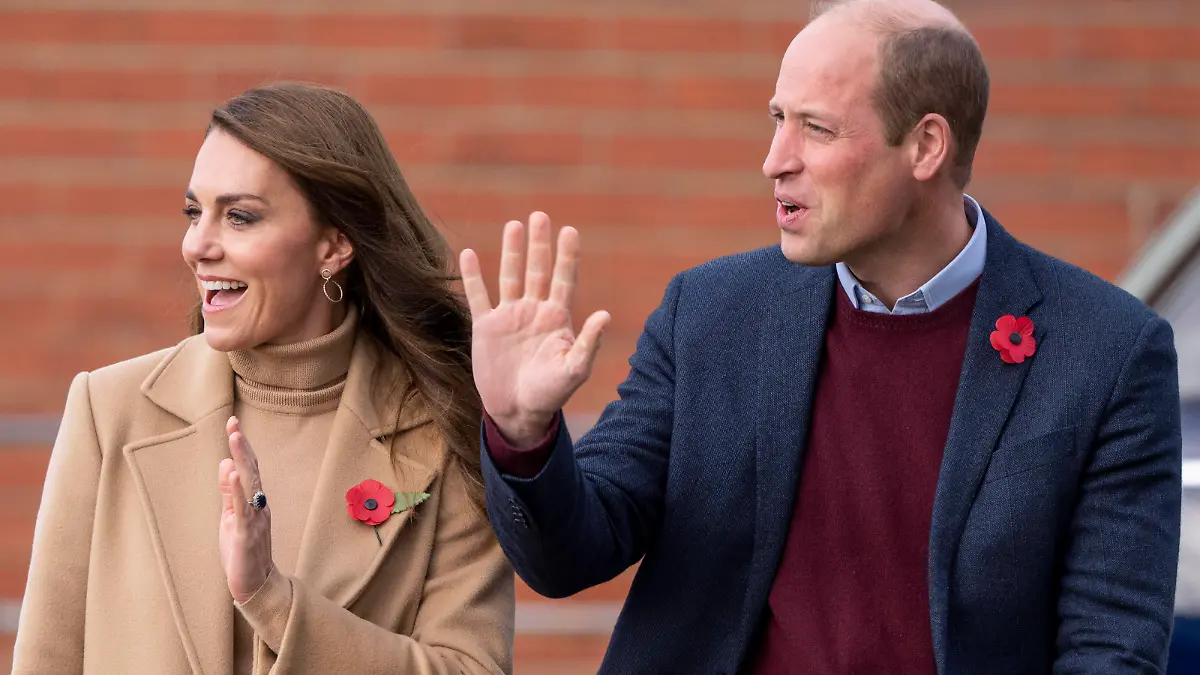 UK: Le prince et la princesse de Galles a Scarborough. PAP01112617 3 November 2022. The Prince and Princess of Wales visit Scarborough to launch funding to support young peoples mental health, in a collaboration spearheaded by the Royal Foundation. Prince William and Catherine, Princess of Wales, will also see first-hand how community organisations are rallying to help those who are struggling with the rising cost of living. Credit: GoffPhotos.com Ref: KGC-178 285675 2022-11-03 Scarborough Royaume Uni Duchesse Catherine Kate de Cambridge Middleton Angleterre PUBLICATIONxINxGERxAUTxONLY Copyright: xPapixsx/xStarfacex STAR_285675_008