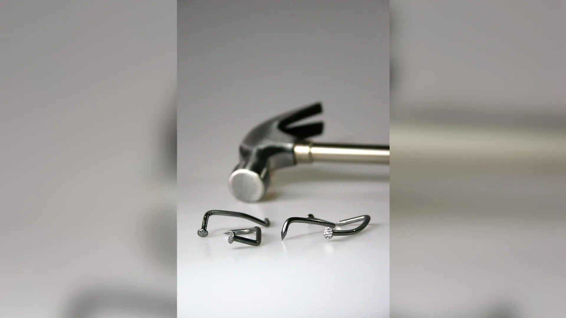 Mit einem Hammer soll der 33-Jährige auf seine Eltern eingeschlagen haben. (Symbolbild)