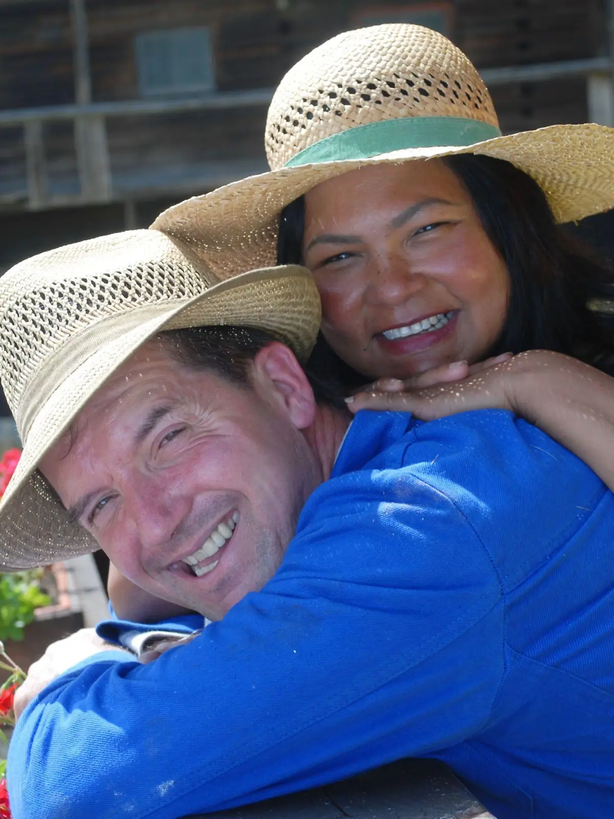 Im Juli 2009 haben sich Narumol und Josef bei der fünften "Bauer sucht Frau"-Staffel kennen und lieben gelernt. Genau ein Jahr nach ihrem ersten Treffen ist es nun soweit: Narumol (45) und Josef (49) heiraten.
