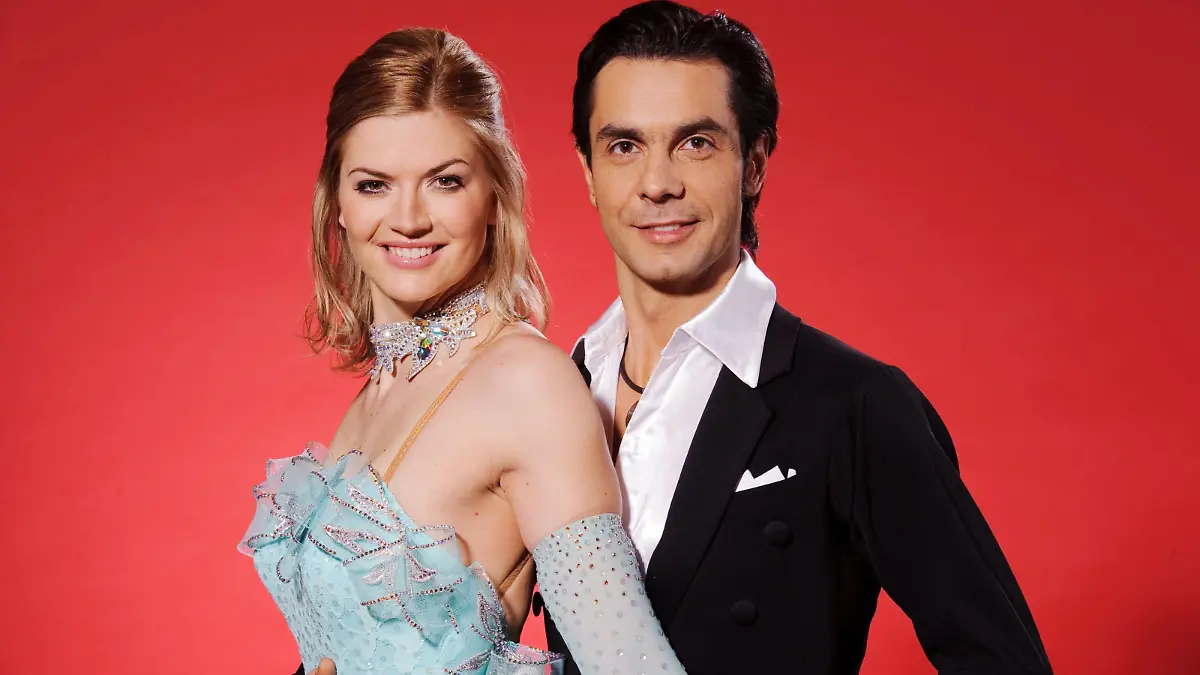 Die Schauspielerin Nina Bott tanzt bei Let"s Dance mit dem Profitänzer Roberto Albanese