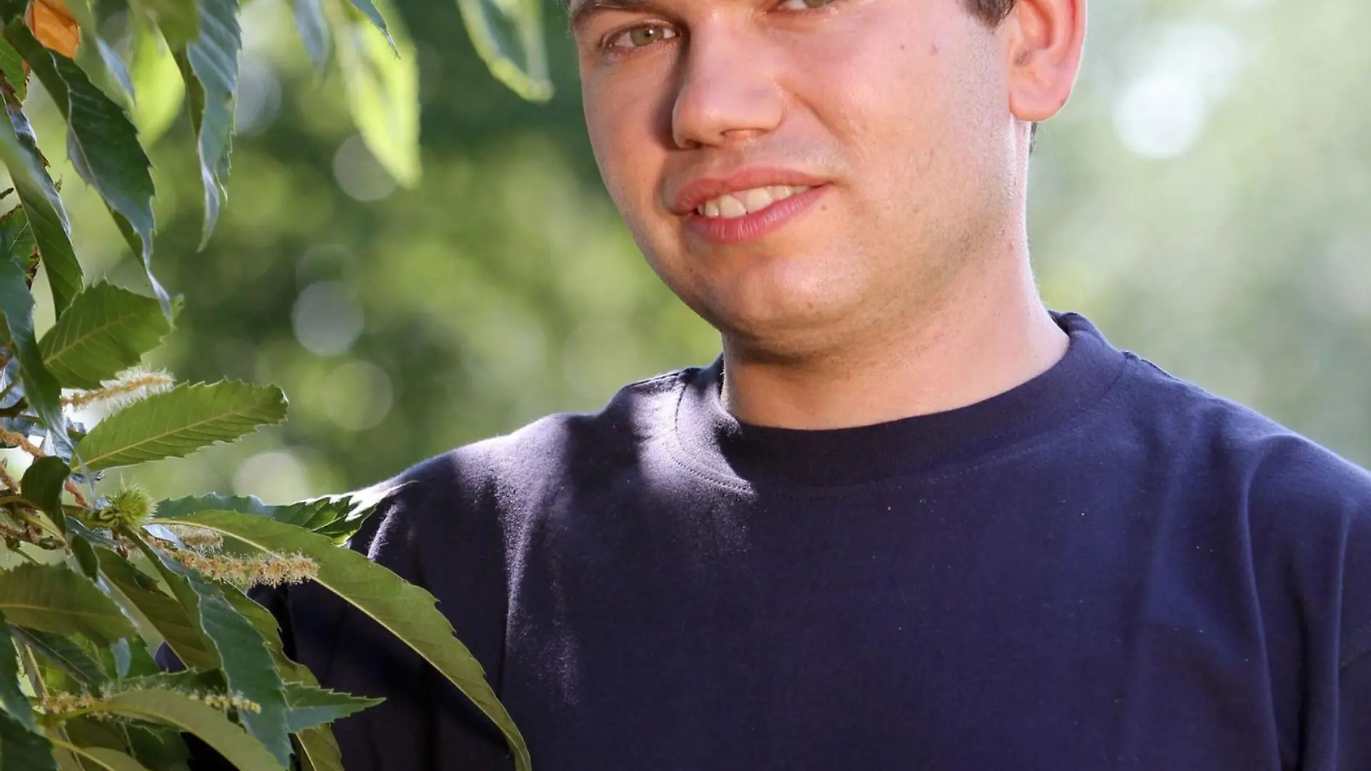 Martin - Der schüchterne Schwabe. Gemeinsam mit seiner Mutter lebt der 29-jährige Landwirt auf dem eigenen Hof mit 15 Hektar Acker- und Gemueseanbau, Grünland, Rinderzucht, Schweinemast und einer Eierproduktion. Unermüdlich sät, pflanzt und erntet der gutmütige Martin   so wie er es vom Vater gelernt hat. Dessen Tod vor zwölf Jahren ist dem sensiblen Schwaben sehr nahe gegangen. Eine Beziehung mit einer Frau blieb Martin bisher verwährt.