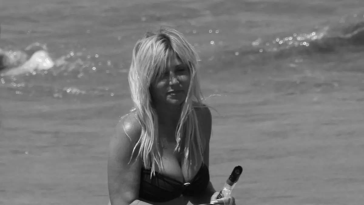 Pamela Bach, ex-wife of David Hasselhoff is in Hawaii just days after David was spotted at another hotel on the island of Maui. Pamela is with the younger of the ex-couples two daughters. They went snorkeling offshore of the resort.