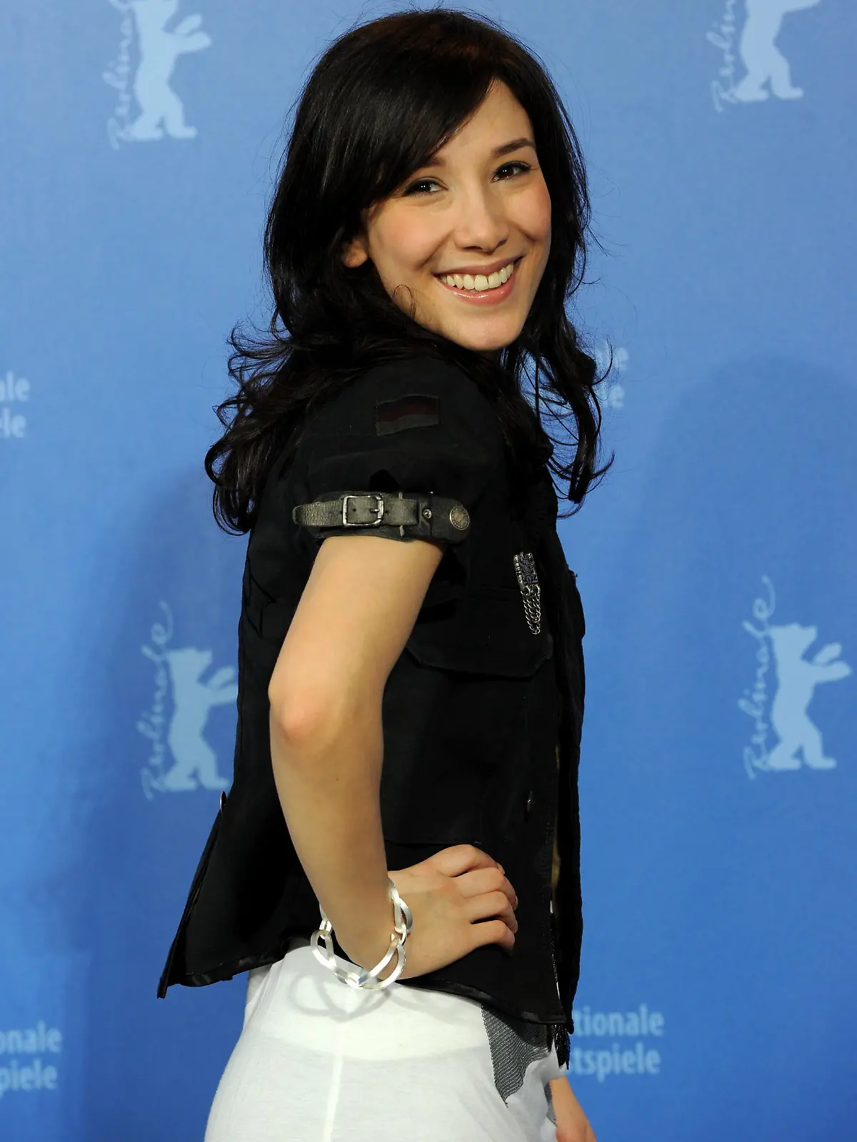 German actress Sybel Kikilli attends the photocall of the movie "When we leave" (Die Fremde) during the 60th Berlinale International Film Festival on Saturday, 13 February 2010 in Berlin. The festival runs until 21 February 2010. "When we leave" takes part in the Panorama Special of the festival. Photo: Tim Brakemeier dpa/lbn  +++(c) dpa - Bildfunk+++