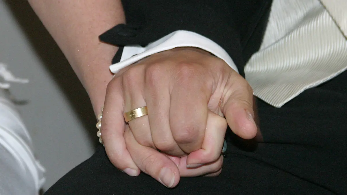 Exclusiv - Sonderkonditionen - Die Moderatorin Andrea Ballschuh und der Schlagzeuger Jem Atai feiern ihre Hochzeitsparty in Bad Homburg am Freitag (17.08.2007). Die kirchliche Hochzeit fand auf der Burg Hayn in Dreieichenhain bei Frankfurt am Main statt. Foto: Xamax dpa (Achtung Sonderkonditionen: doppeltes Honorar - Veröffentlichung erst ab dem 29. Augut 2007 und nur im Zusammenhang mit der Hochzeit)      +++(c) dpa - Report+++