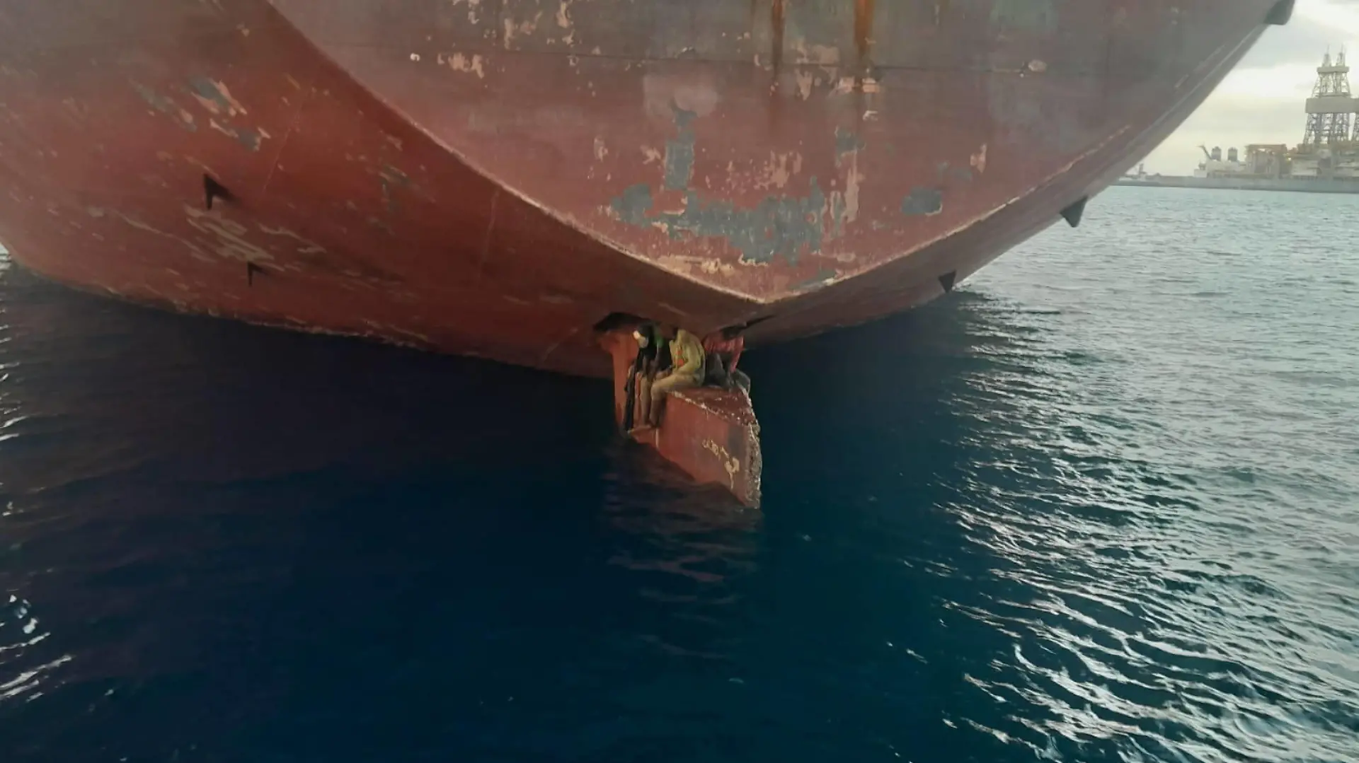 Three stowaways from Nigeria were rescued in the Canary Islands by the Spanish coastguard on Monday 28November2022 after riding on the rudder of an oil tanker on an 11-day voyage from Nigeria. Coastguard photos show the men sitting on the rudder, with their feet dangling just above the water. The stowaways were taken to hospital at the tanker s destination in Gran Canaria and treated for dehydration. The Althini II, which sails under the flag of Malta, arrived in Las Palmas, Gran Canaria, following a 2,700 nautical mile journey from Lagos. The men arent the first to make the unusual and dangerous trip. In 2020 a 14 year-old boy who made the same journey over 15 days told the newspaper El Pais that he spent the entire 15 day jou PUBLICATIONxNOTxINxUKxFRA Copyright: xx 52230717 