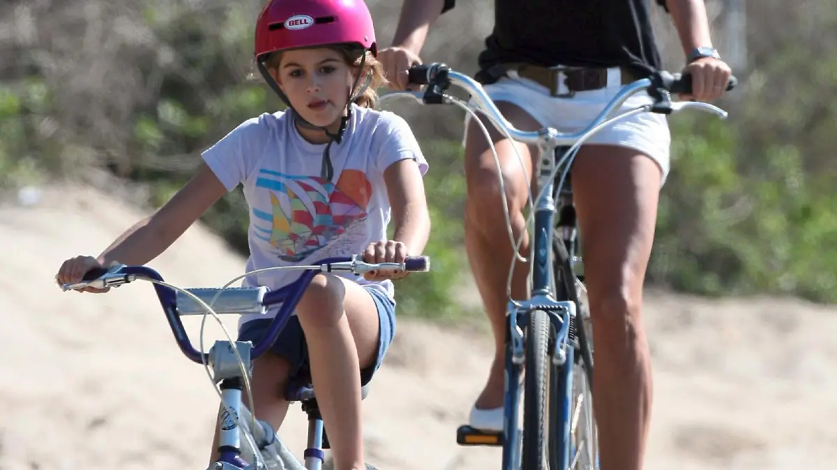 Cindy Crawford and Kaia GerberCindy Crawford on a family bicycle ride in MalibuLos Angeles, California - 14.11.09Mandatory Credit: WENN.com* MAN CHARGED OVER CRAWFORD AND GERBER EXTORTION PLOTCops in the U.S. have launched an international manhunt after charging a suspect over an attempt to extort $100,000 (£62,500) from CINDY CRAWFORD and her husband RANDE GERBER.  Gerber paid Edis Kayalar, the acquaintance of a former nanny, $1,000 (£625) to keep a controversial snap of their young daughter bound to a chair in revealing clothing away from the media and internet.  But Kayalar threatened to sell the picture to the press for $500,000 (£312,500) before he was deported to his native Germany in September (09).  He continued his threats to sell the picture earlier this month (Nov09), and demanded $100,000 from the couple to keep it private - prompting the model and her husband to call in the FBI.  Kayalar was charged with extortion on Thursday night (12Nov09) and authorities are now searching for him in Germany, according to the New York Daily News.  The model's representatives insist the controversial photo at the centre of the extortion plot was taken by the nanny during a game of cops and robbers, without Crawford's knowledge. (CL/WNWCDN/ZN)