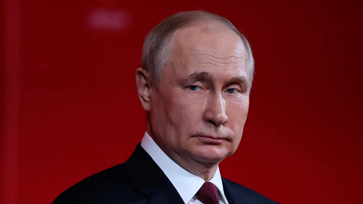 ARCHIV - 09.11.2022, Russland, Moskau: Das von der staatlichen russischen Nachrichtenagentur Sputnik via AP veröffentlichte Bild zeigt Wladimir Putin, Präsident von Russland, bei einer Zeremonie anlässlich des 75. Jahrestages der Russischen Föderalen Medizinisch-Biologischen Agentur. Wladimir Putin wird nach Angaben des Gastgeberlands Indonesien nicht persönlich am G20-Gipfel auf der Insel Bali teilnehmen. Foto: Sergei Bobylev/Pool Sputnik Kremlin/dpa +++ dpa-Bildfunk +++