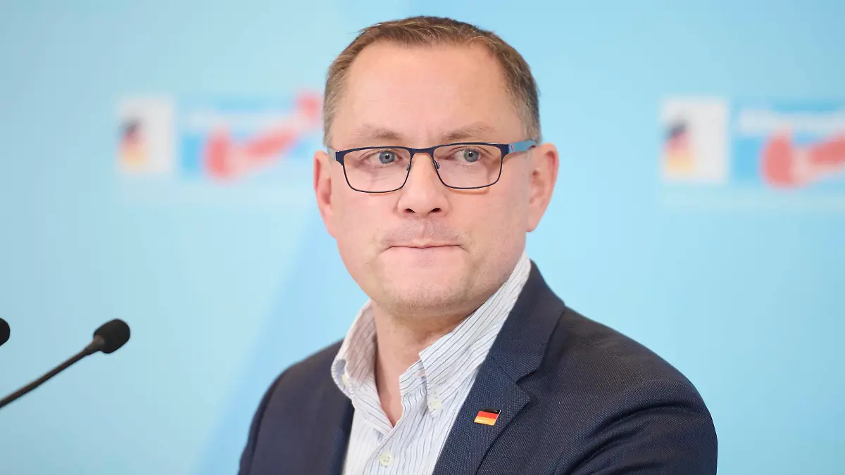  Berlin, Tino Chrupalla und Alice Weidel geben Pressekonferenz im Bundestag Tino Chrupalla Fraktionsvorsitzender der AFD-Bundestagsfraktion während der Pressekonferenz vor der AfD Fraktionssitzung im Deutschen Bundestag am 21.11.2022 in Berlin. Berlin Bundestag Berlin Deutschland *** Berlin, Tino Chrupalla and Alice Weidel give press conference in the Bundestag Tino Chrupalla parliamentary group leader of the AFD parliamentary group during the press conference before the AfD parliamentary group meeting in the German Bundestag on 21 11 2022 in Berlin Berlin Bundestag Berlin Germany