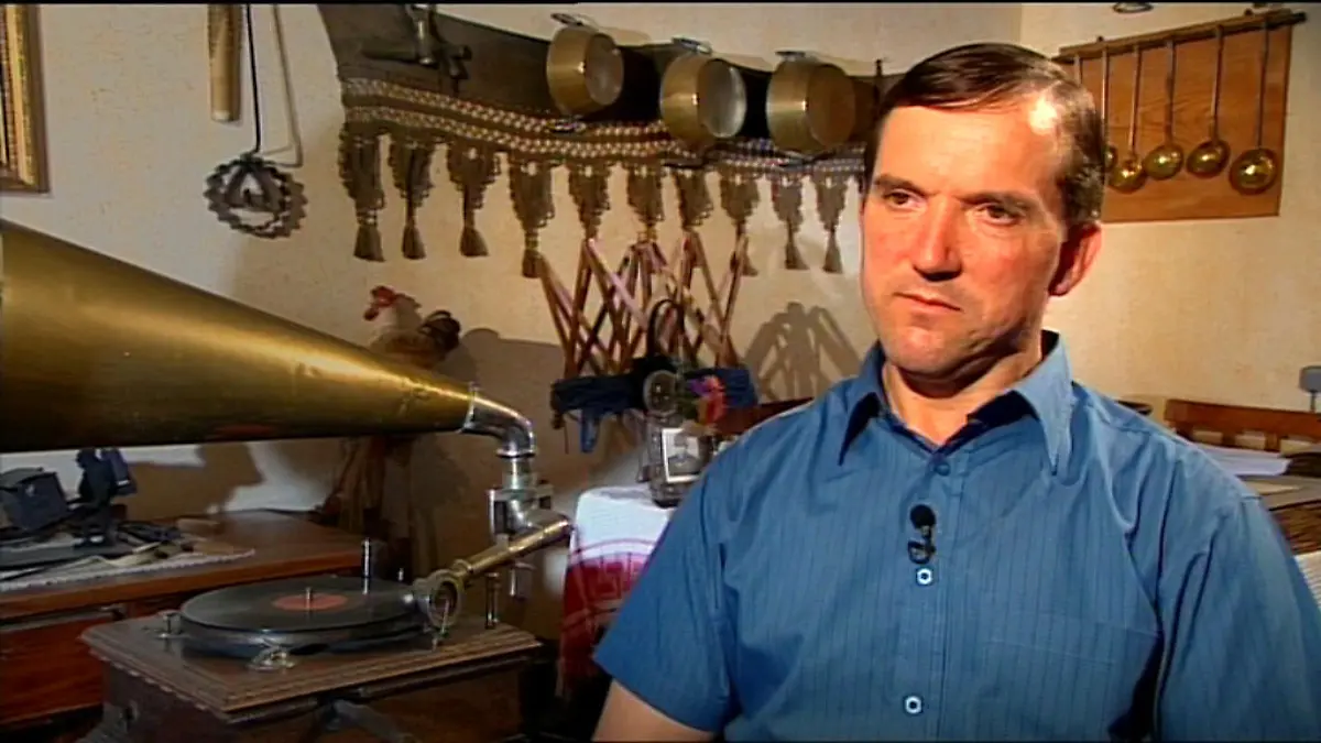 "Bauer sucht Frau", am 14. Dezember 2009, 21.15 Uhr: Milchbauer Josef ist traurig, weil Narumol abreisen muss.