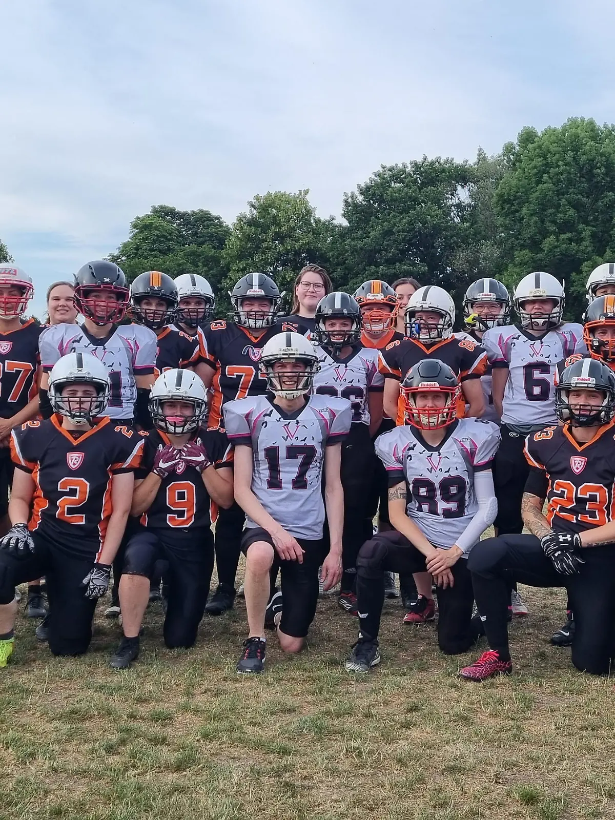 Fußball, Skispringen, Biathlon. Das sind die drei beliebtesten Sportarten in deutschen Fernsehen. American Football landet lediglich auf Platz 20. Dabei kann der Sport mehr als nur draufhauen und gefährlich aussehen. RTL WEST Reporter Steffen Schmidt hat einen Abend mit den Frauenmannschaften der Aachen Vampires und Cologne Ronin in Aachen trainiert.